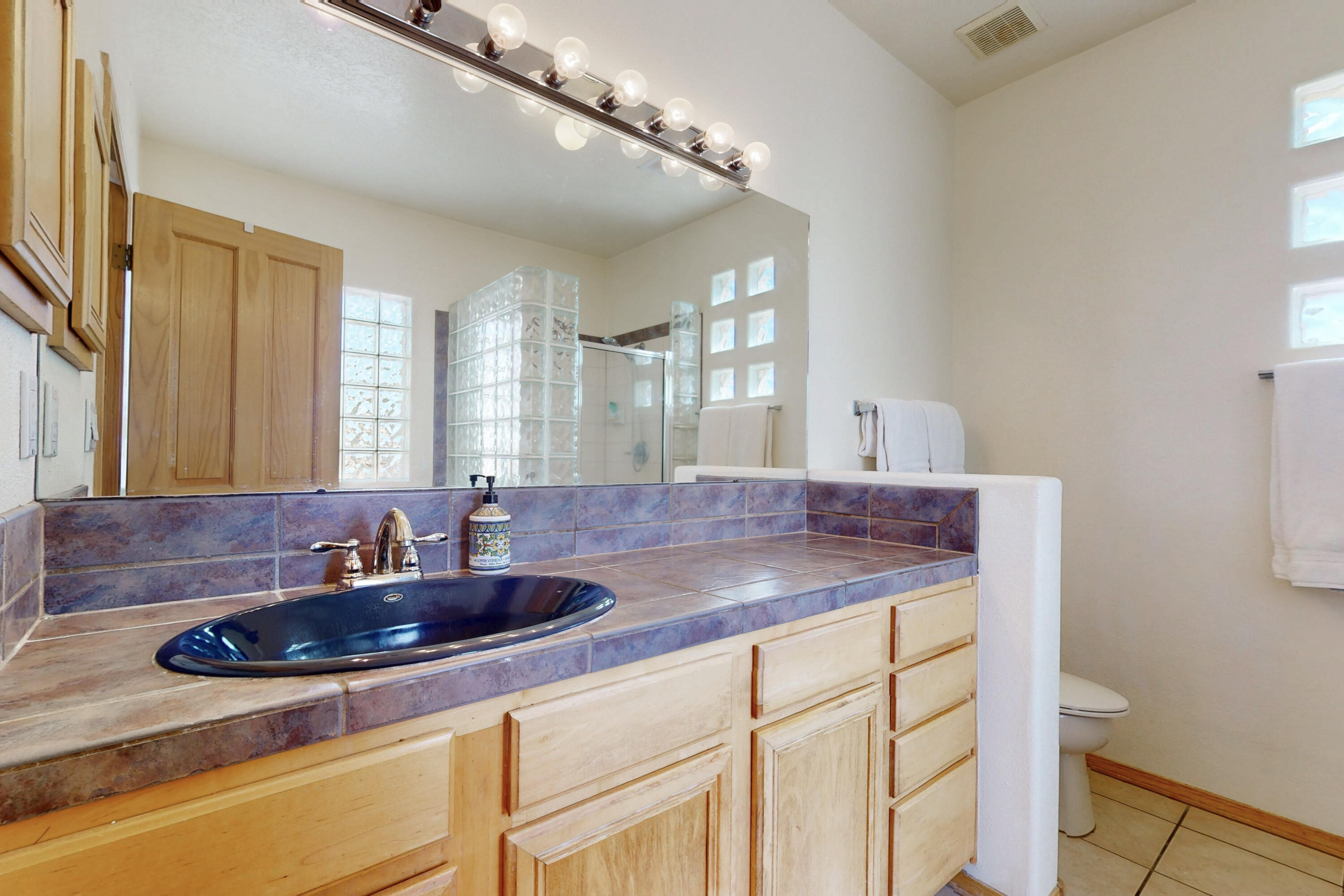 653 RENAISSANCE Loop SE