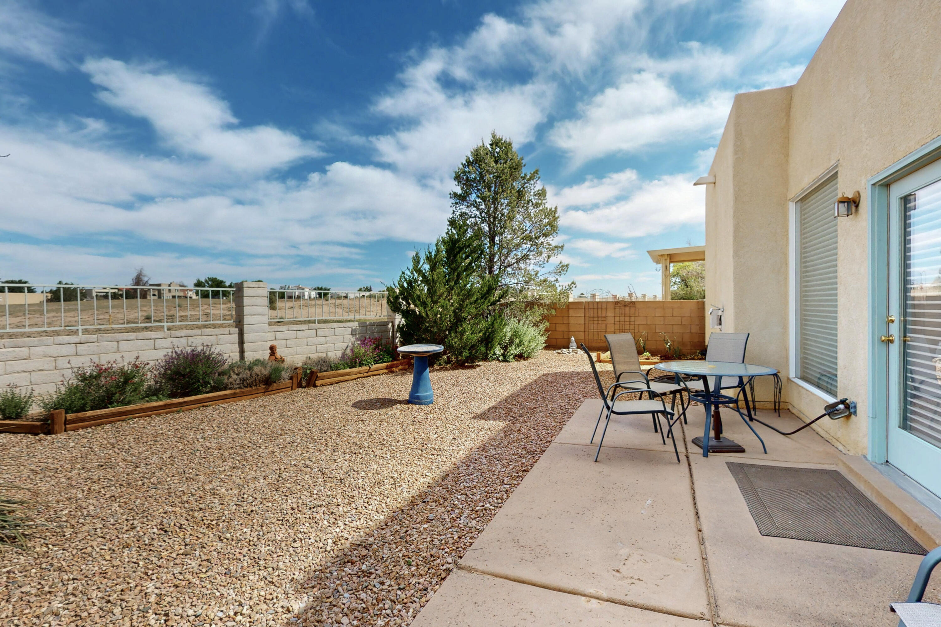 653 RENAISSANCE Loop SE