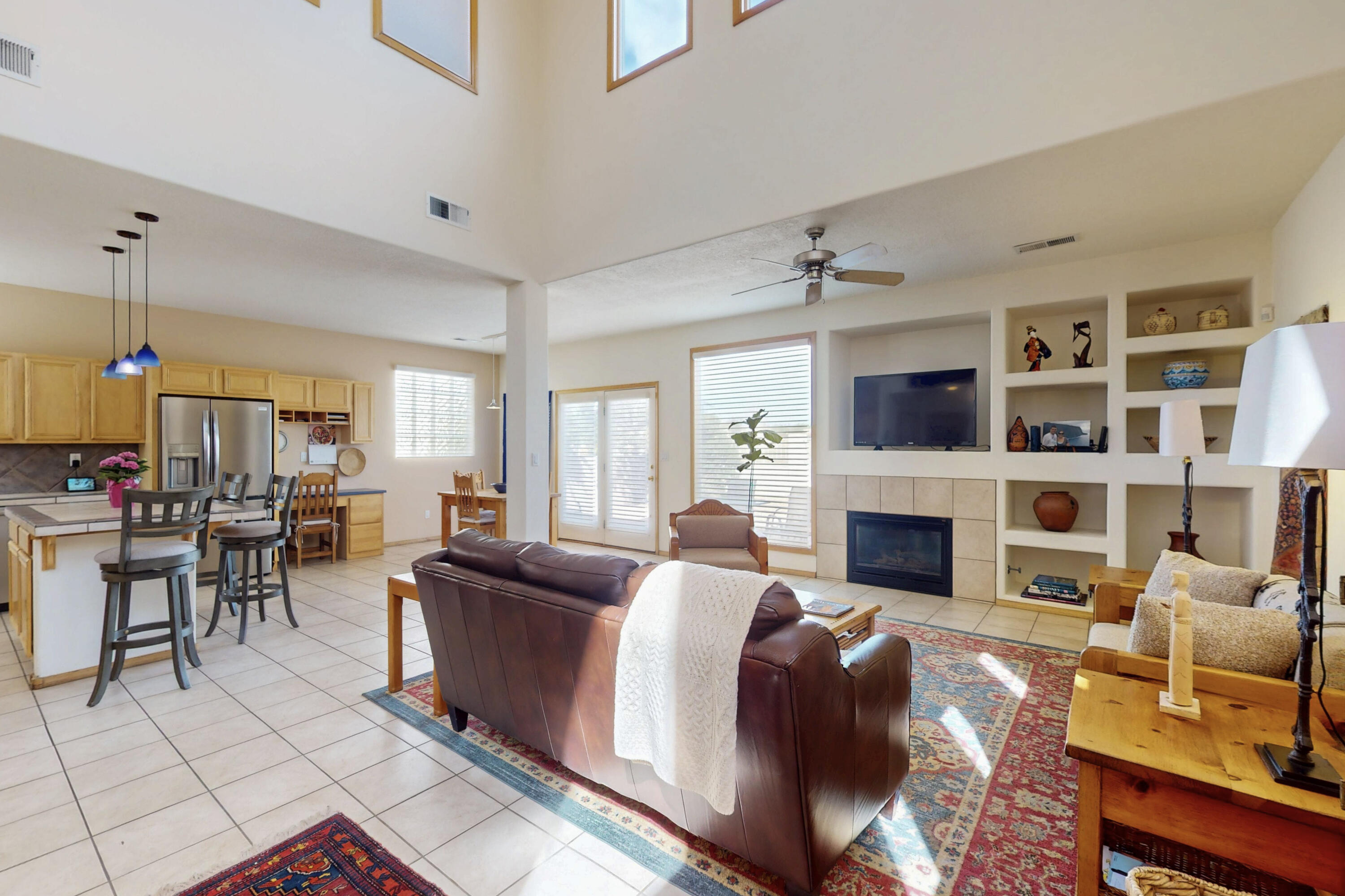 653 RENAISSANCE Loop SE