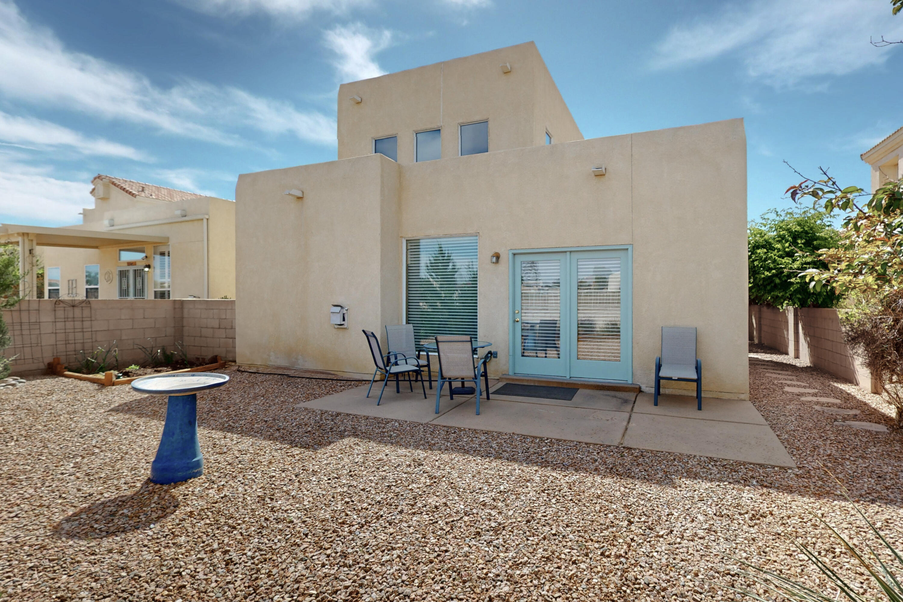 653 RENAISSANCE Loop SE