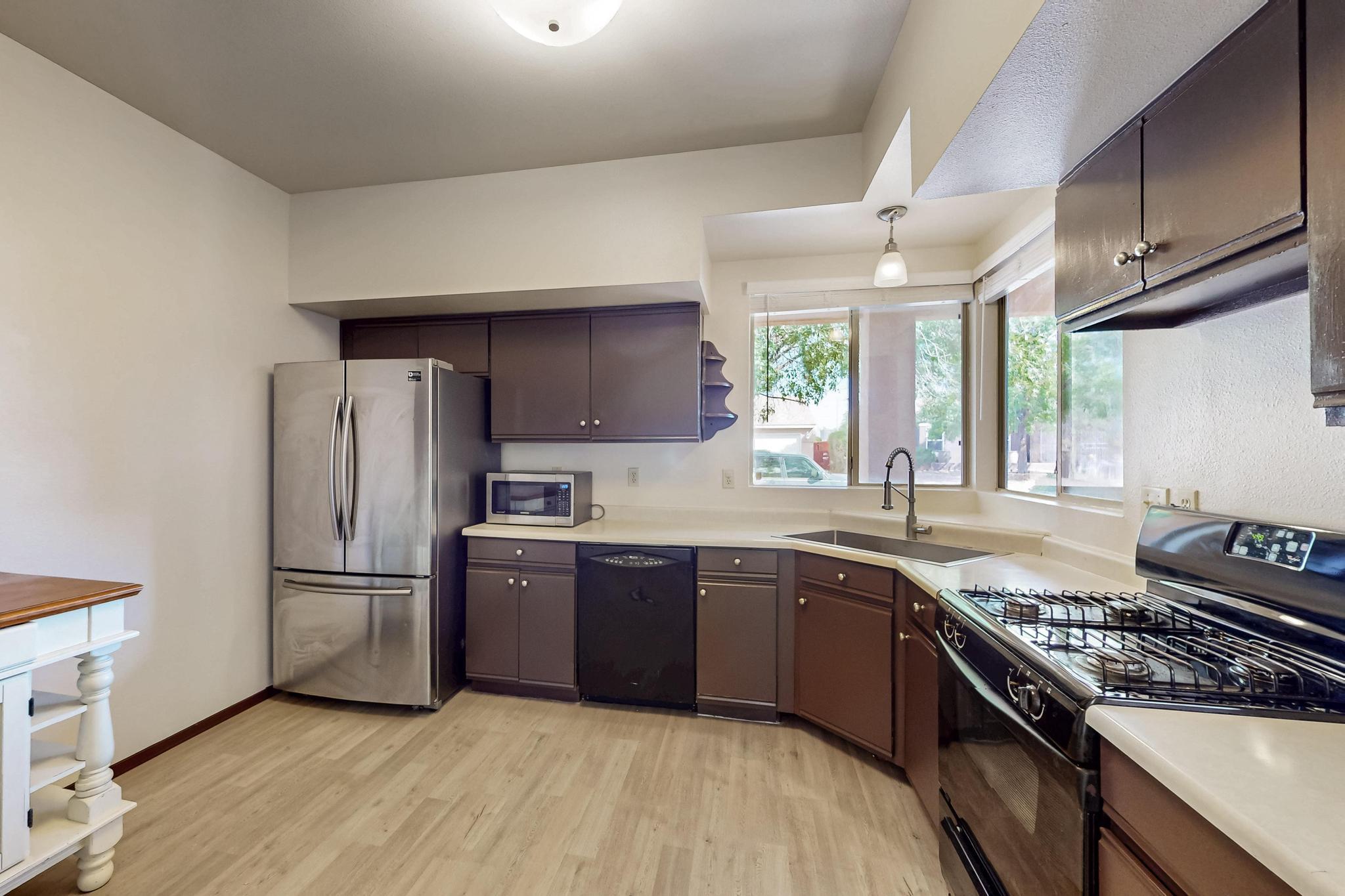 1375 GOLDEN EYE Loop NE