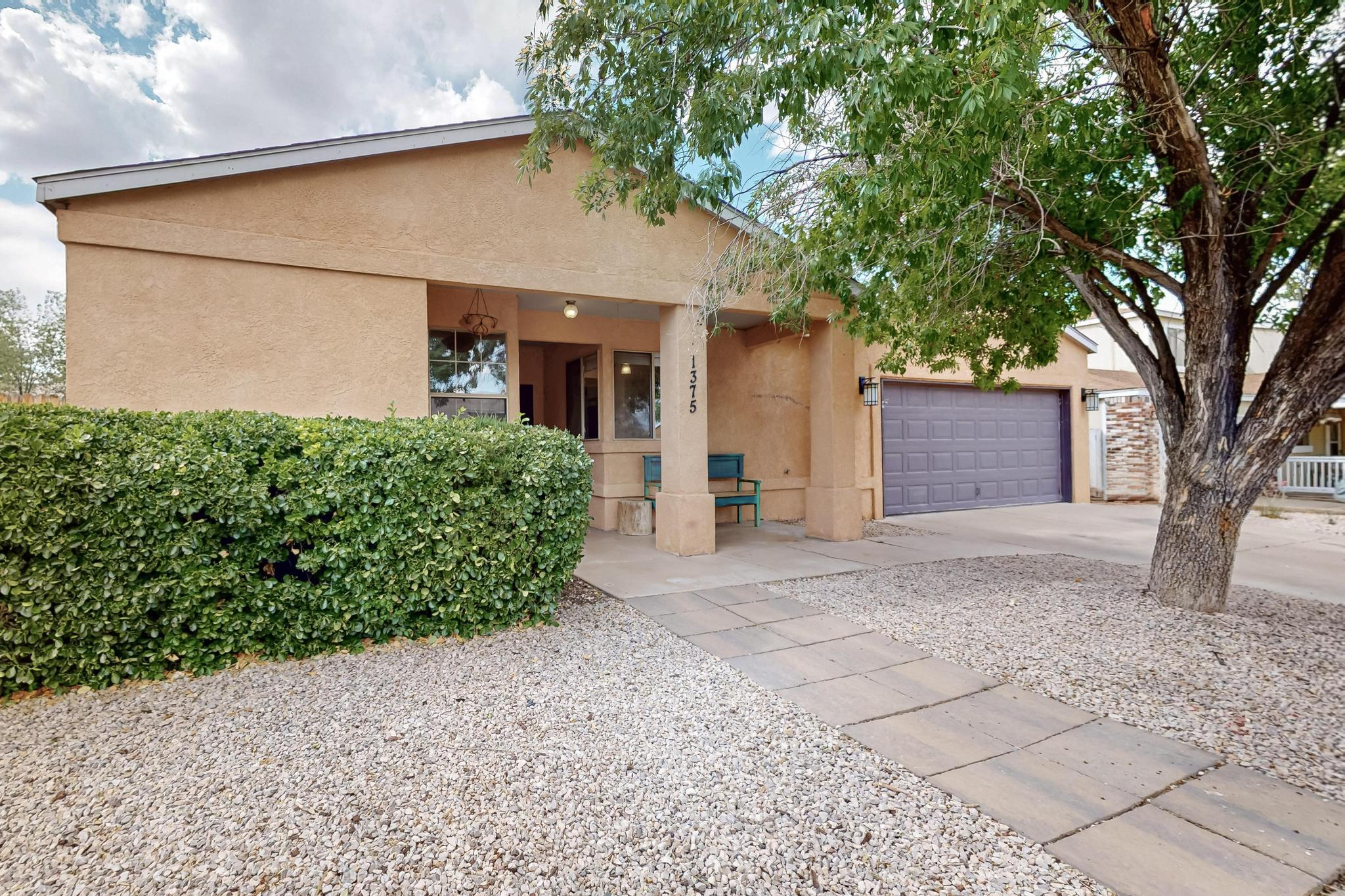 1375 GOLDEN EYE Loop NE