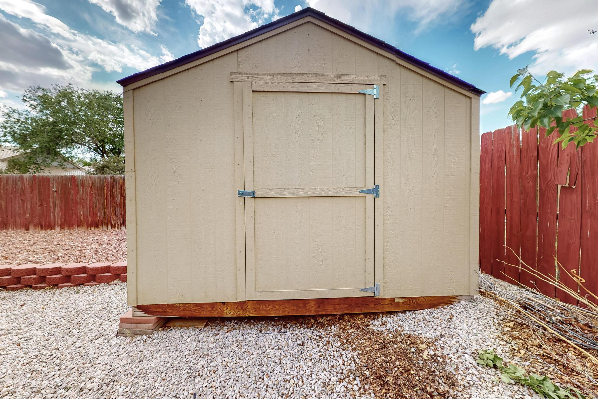 1375 GOLDEN EYE Loop NE