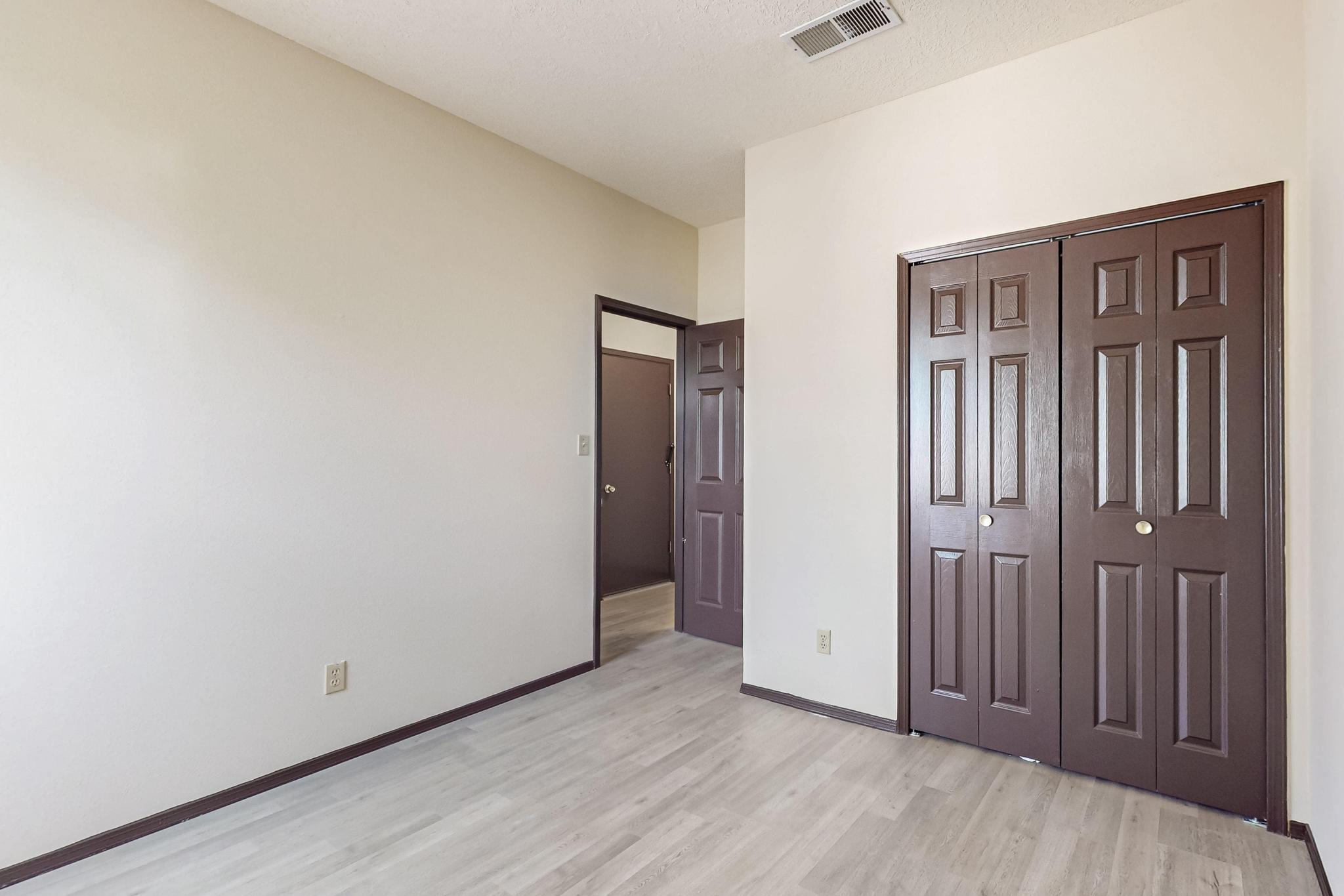 1375 GOLDEN EYE Loop NE