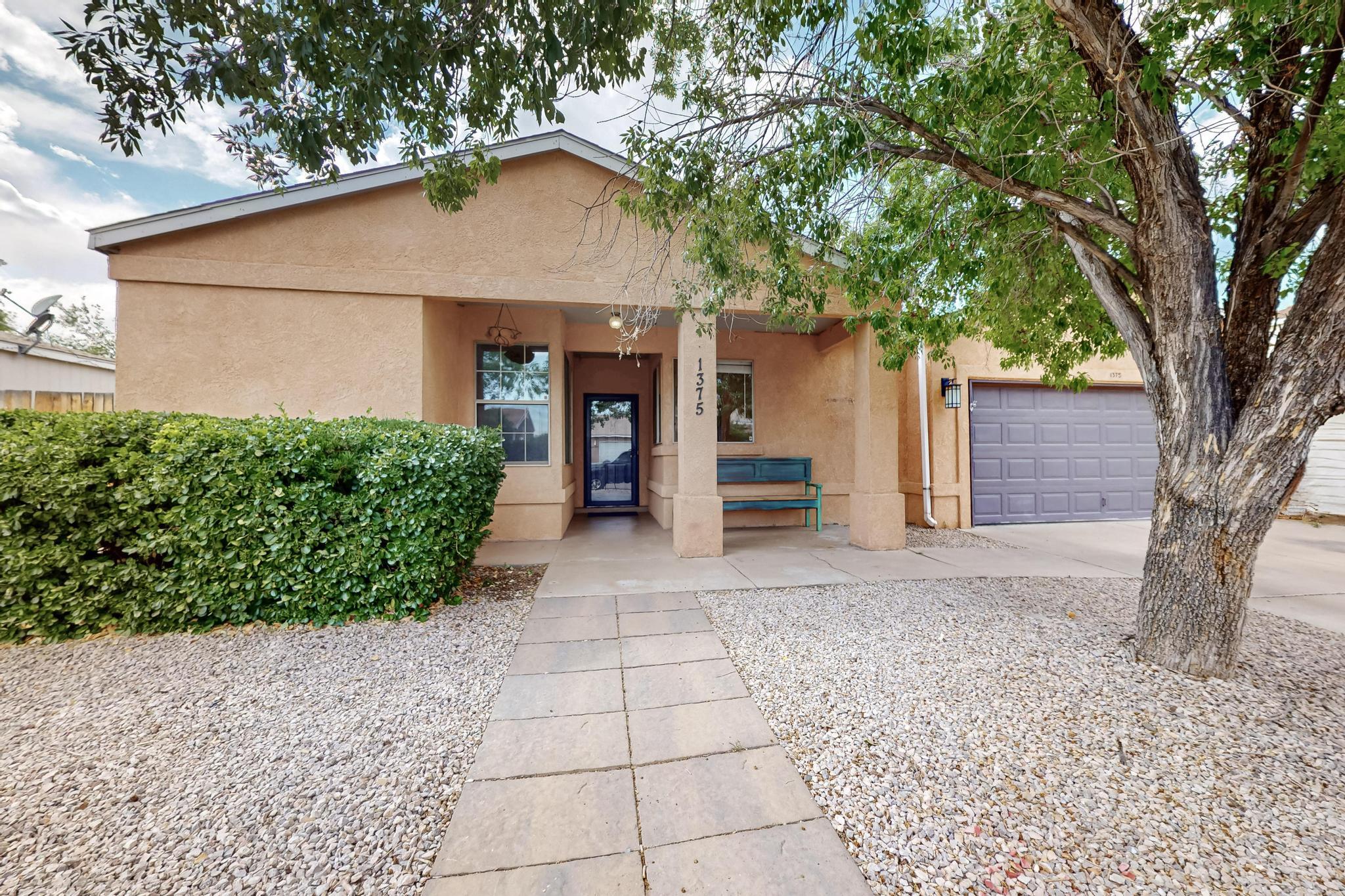 1375 GOLDEN EYE Loop NE