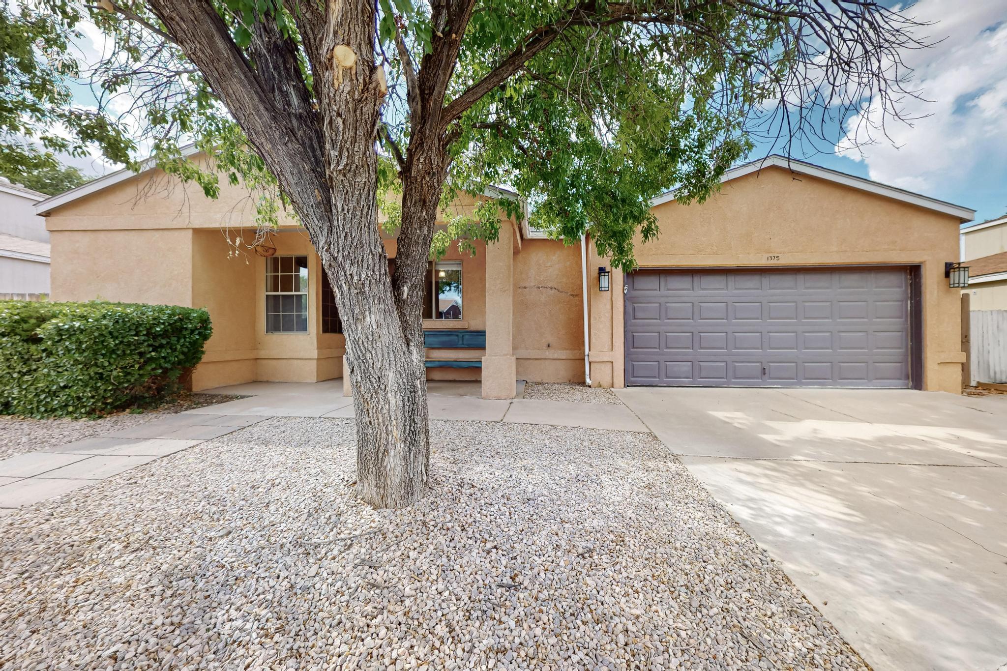 1375 GOLDEN EYE Loop NE