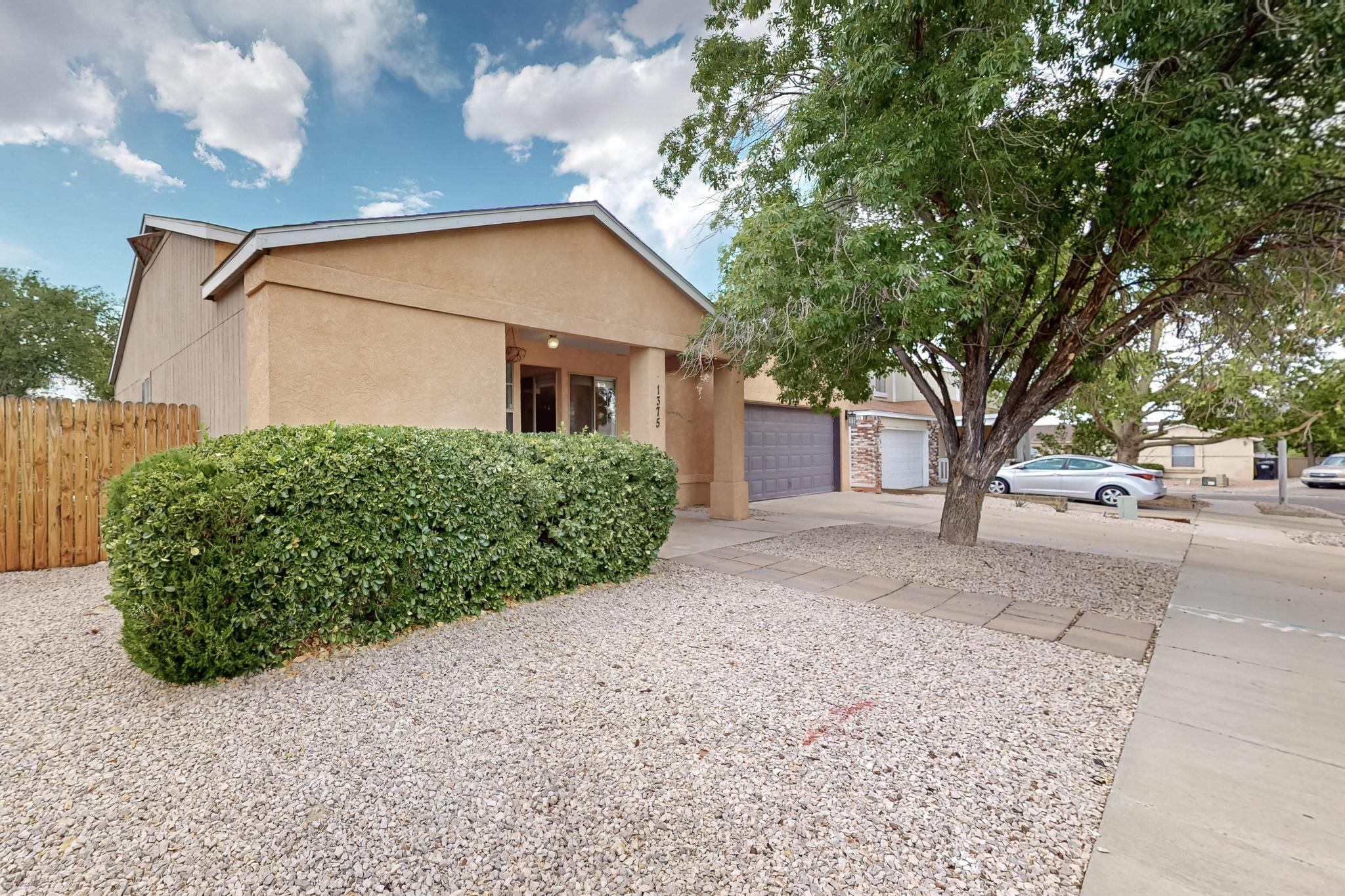 1375 GOLDEN EYE Loop NE