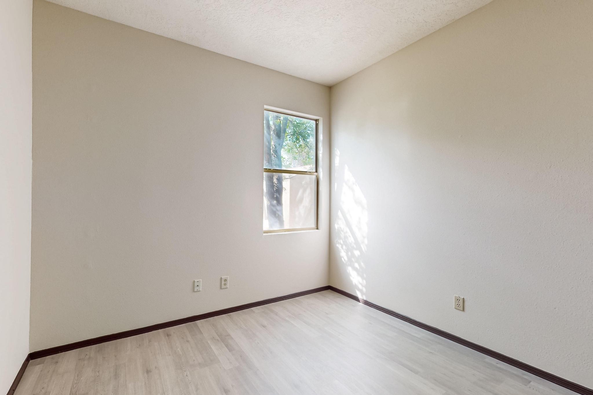 1375 GOLDEN EYE Loop NE