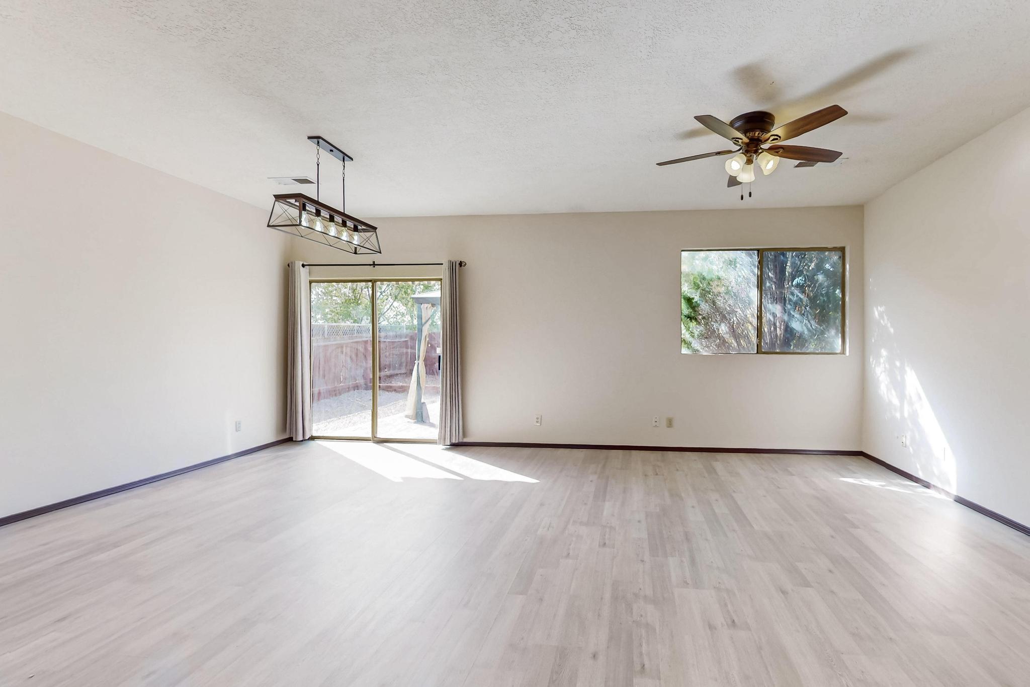 1375 GOLDEN EYE Loop NE