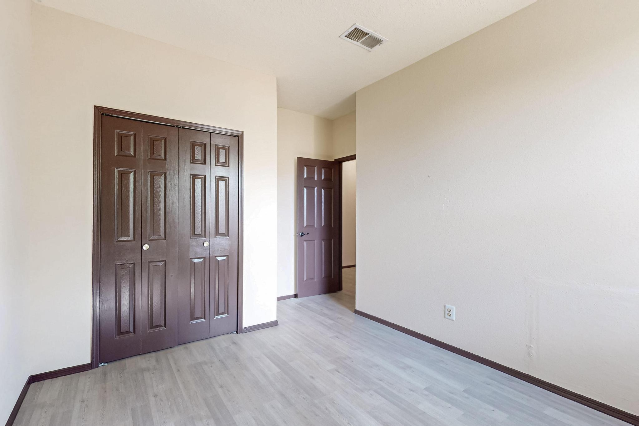 1375 GOLDEN EYE Loop NE