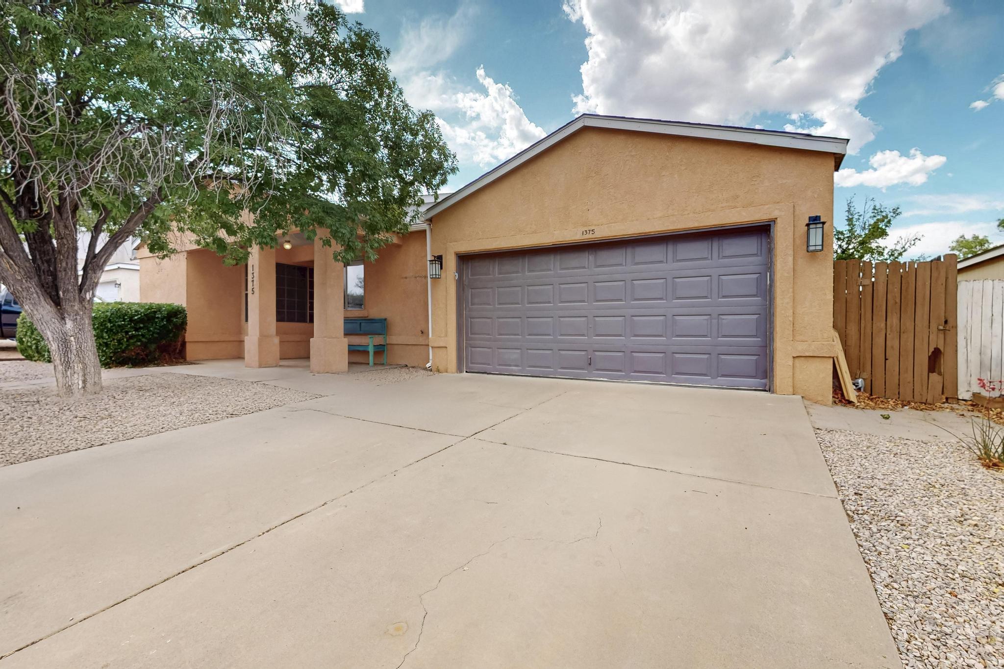 1375 GOLDEN EYE Loop NE