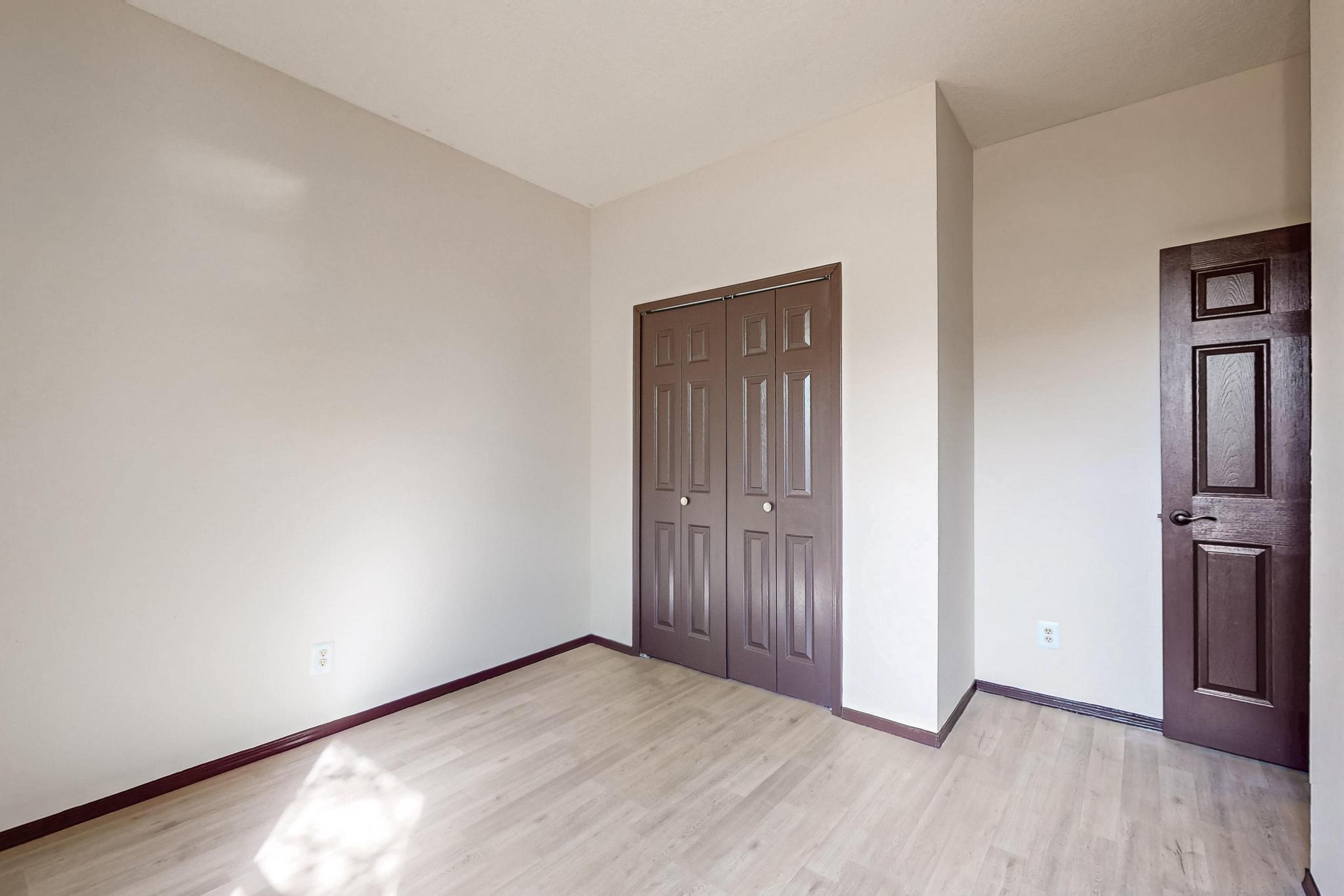 1375 GOLDEN EYE Loop NE