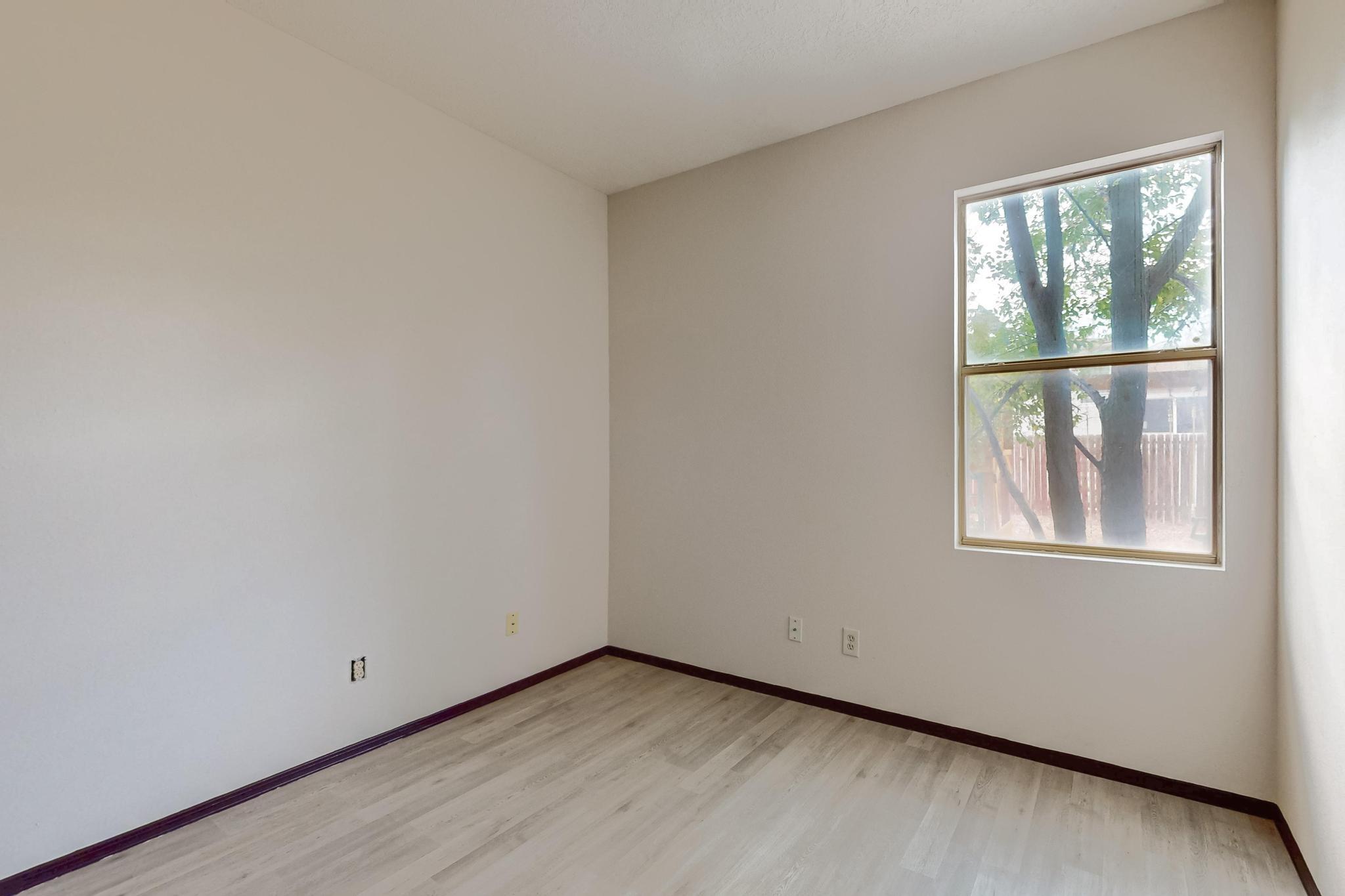 1375 GOLDEN EYE Loop NE