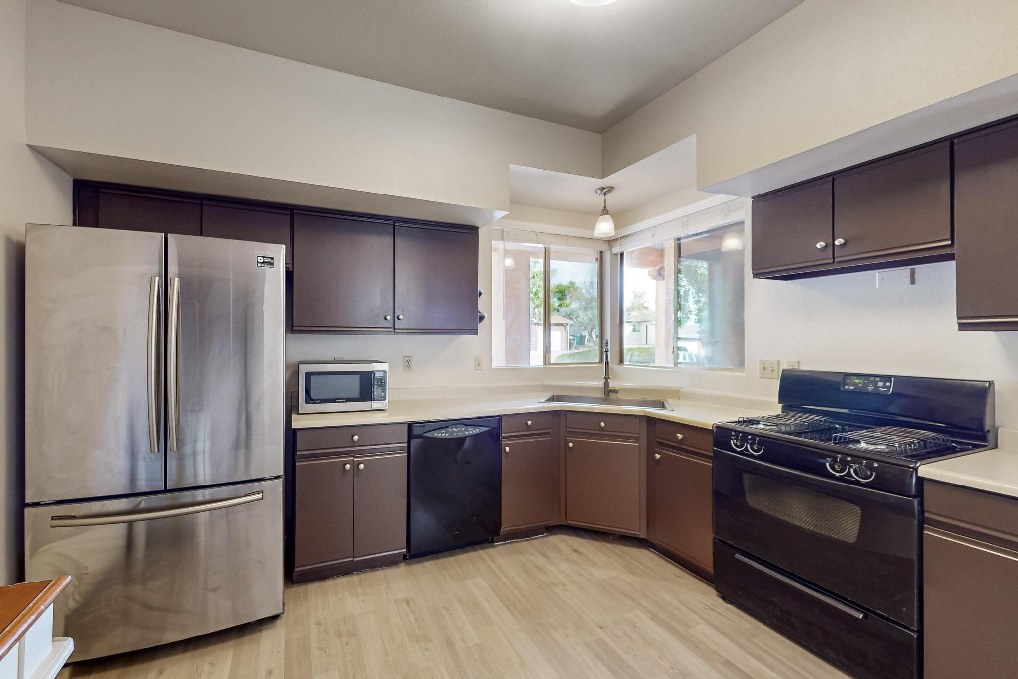 1375 GOLDEN EYE Loop NE