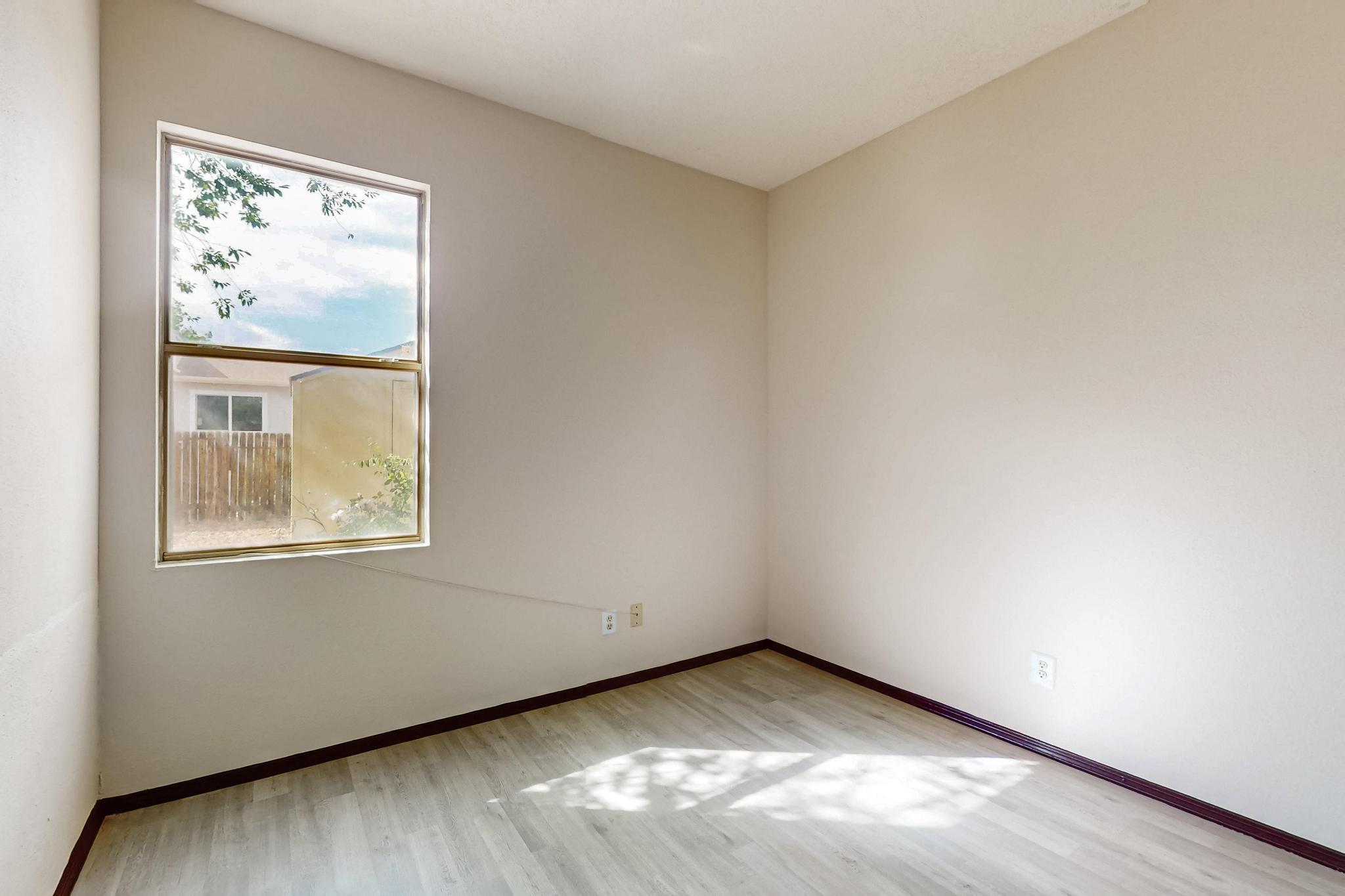 1375 GOLDEN EYE Loop NE