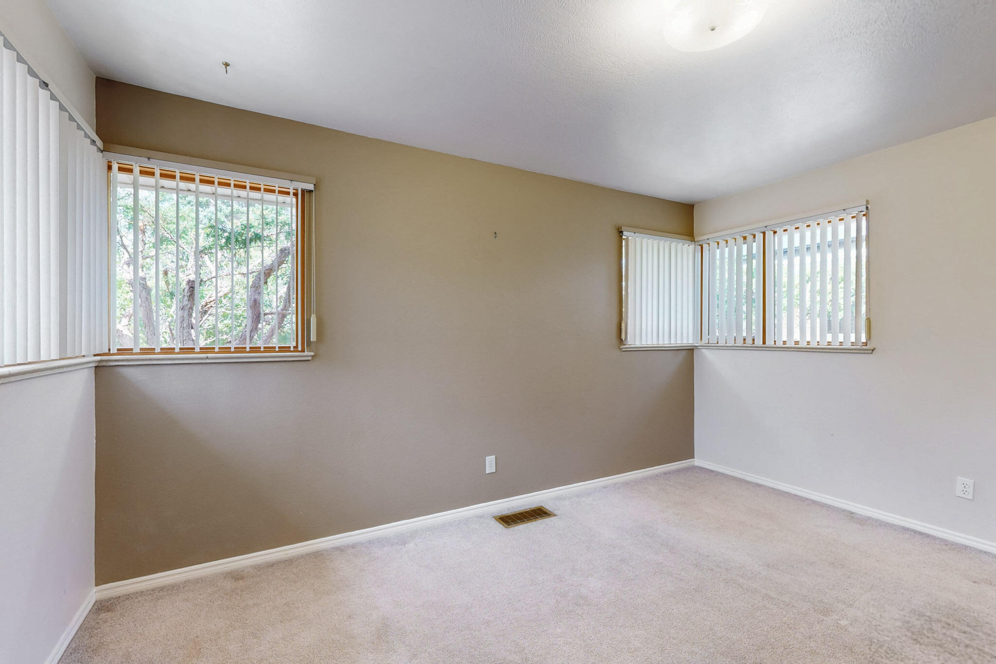 1309 CALIFORNIA Street NE