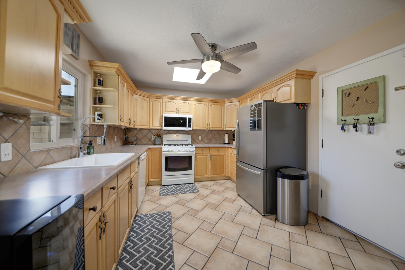 5805 ARVILLA Avenue NE