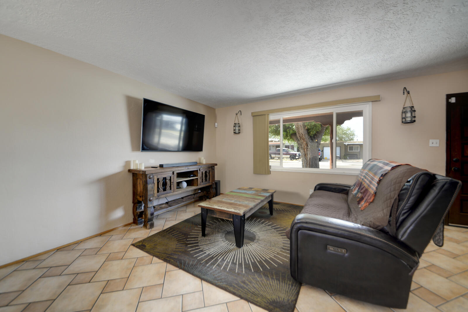 5805 ARVILLA Avenue NE