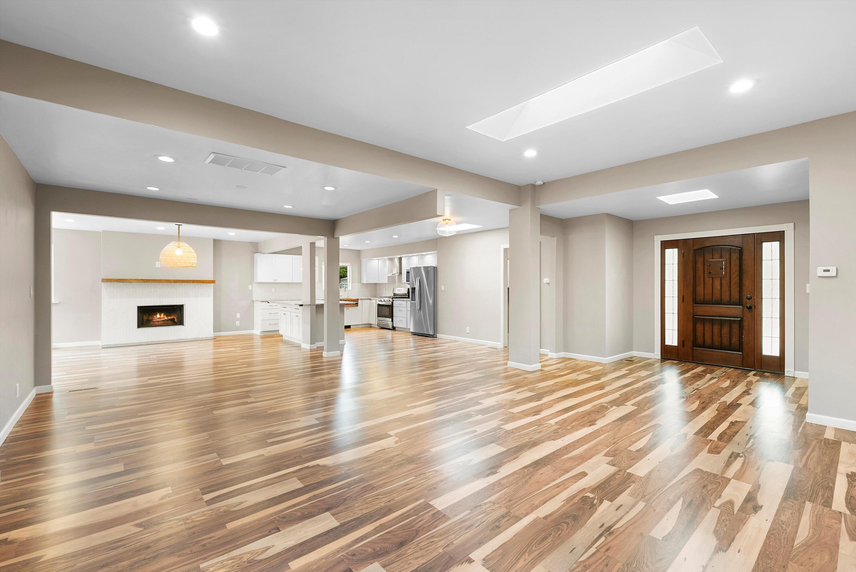 8320 CHERRY HILLS Drive NE