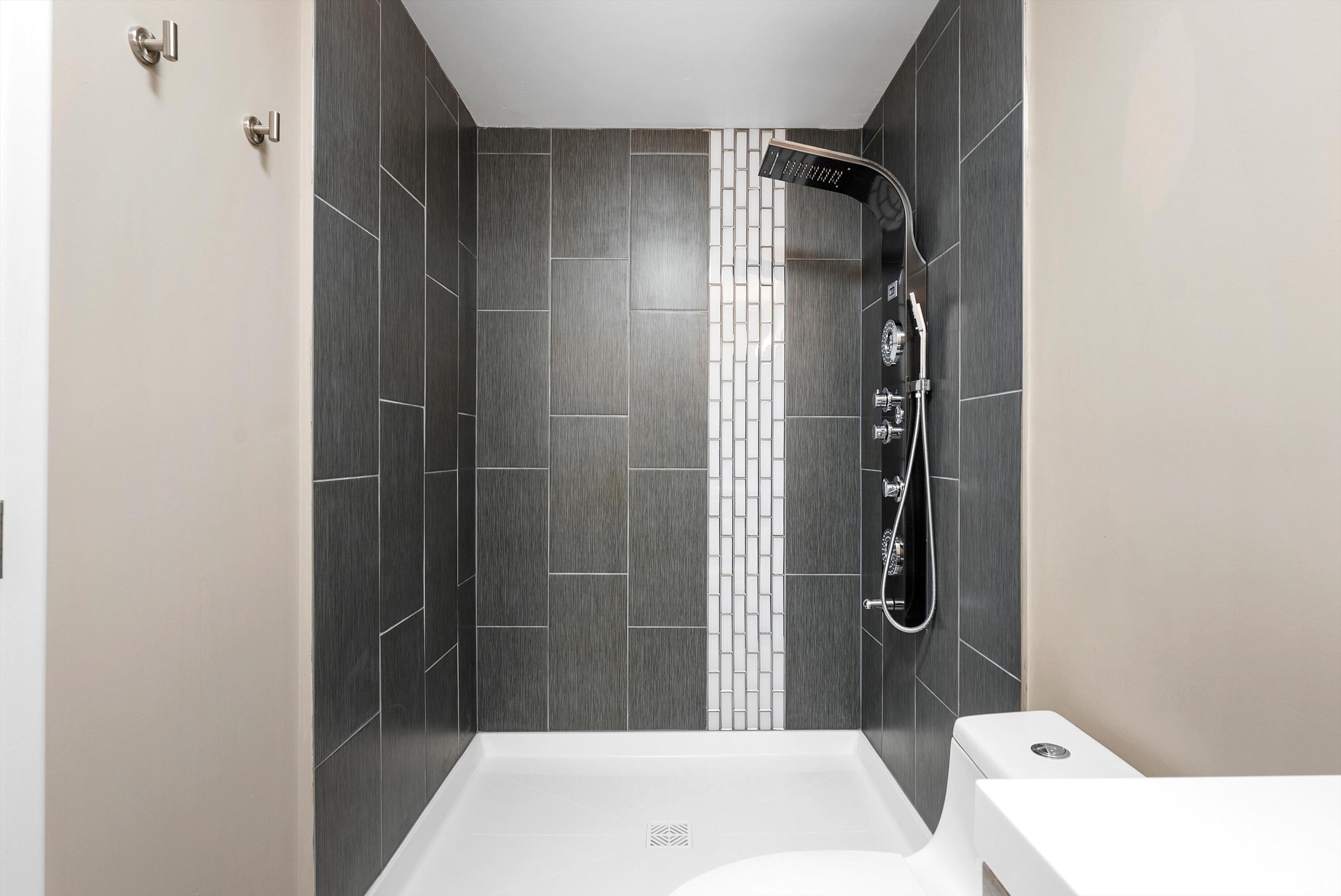 8320 CHERRY HILLS Drive NE