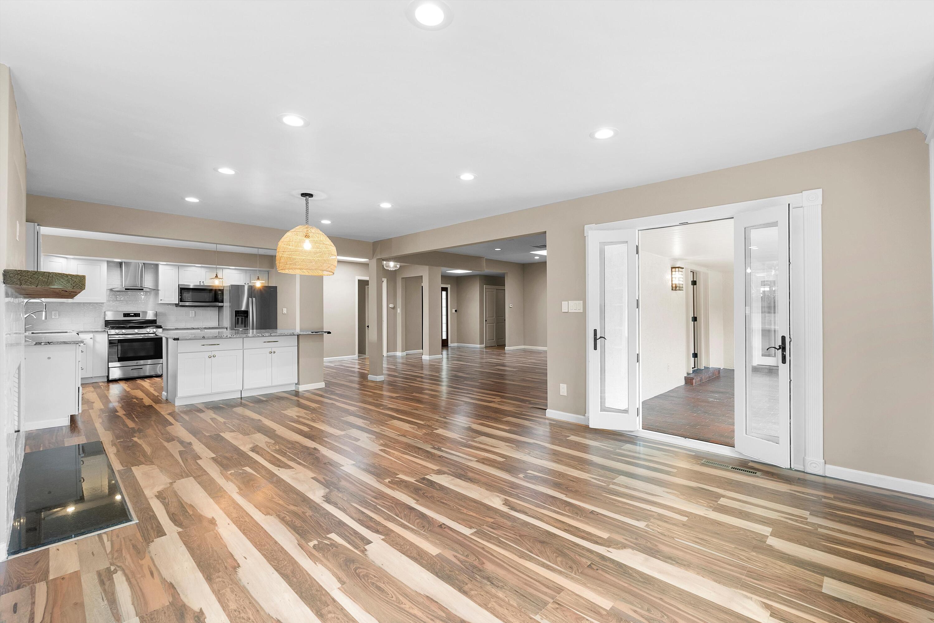 8320 CHERRY HILLS Drive NE