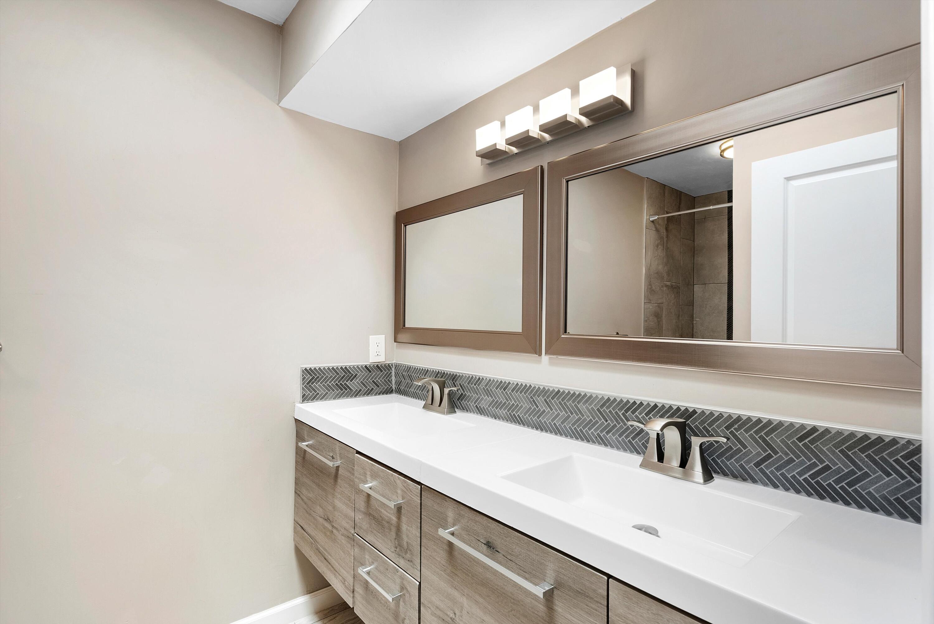 8320 CHERRY HILLS Drive NE