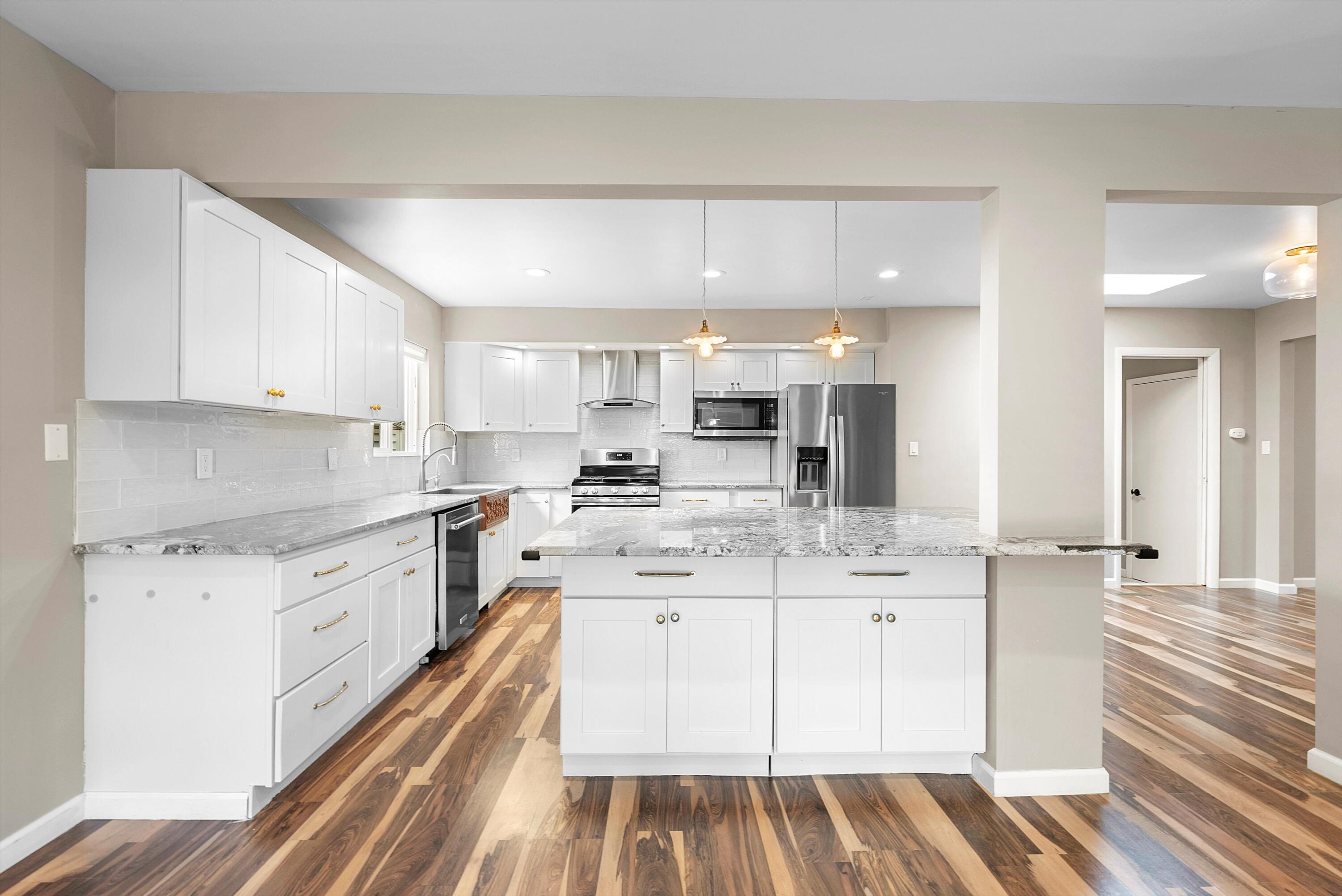 8320 CHERRY HILLS Drive NE