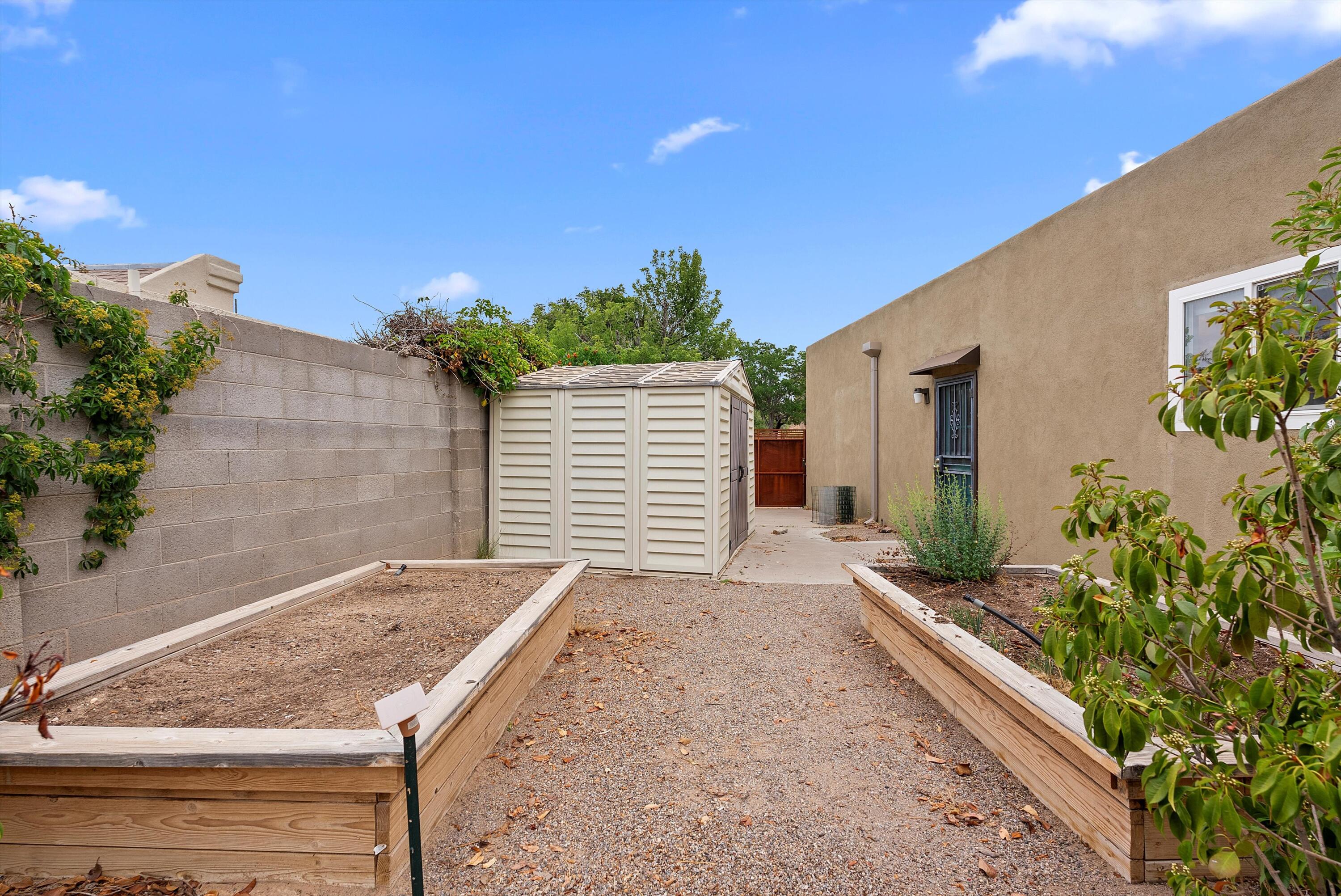 8320 CHERRY HILLS Drive NE