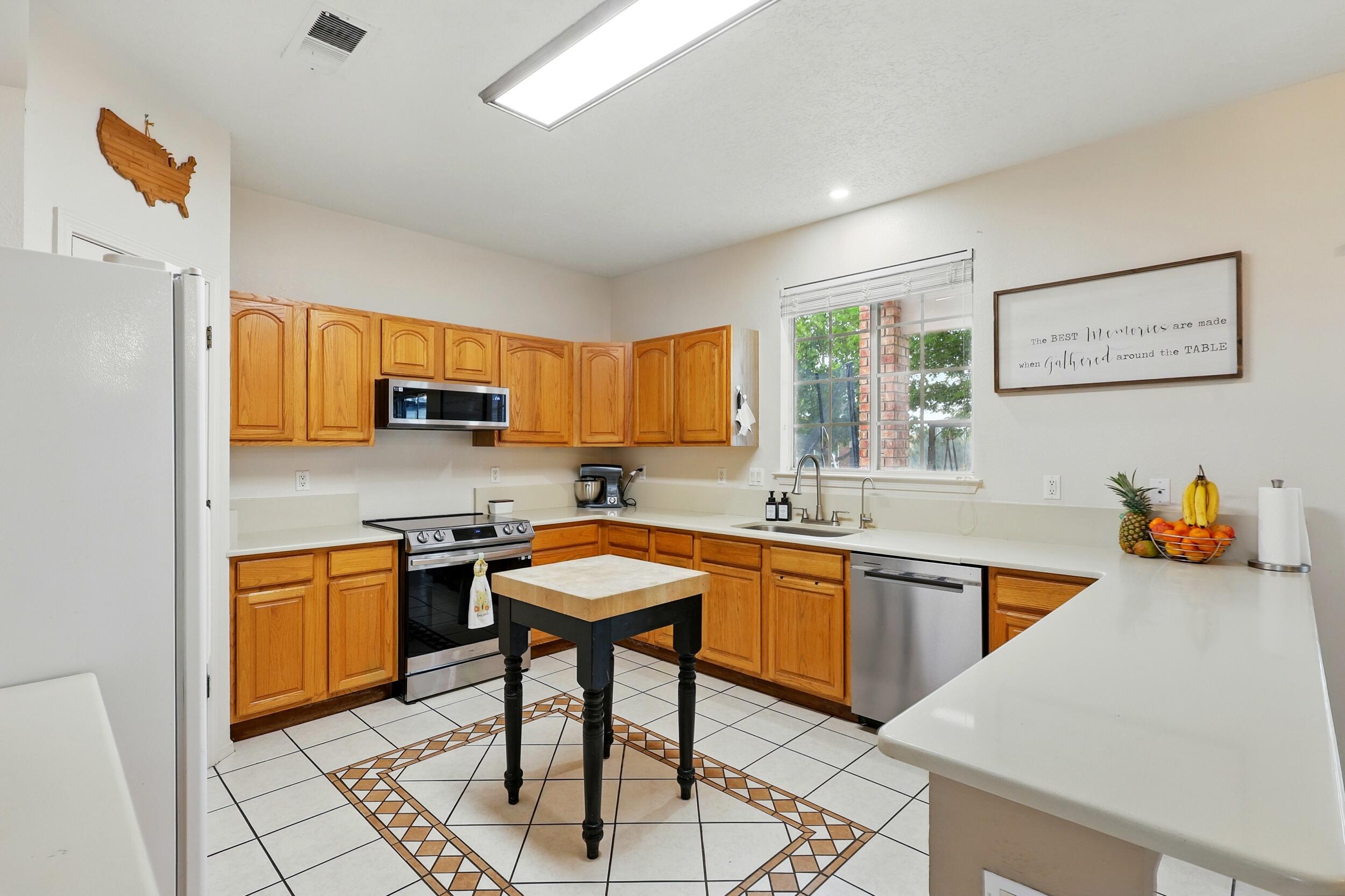 1401 CERRO CRESTADO Drive NW