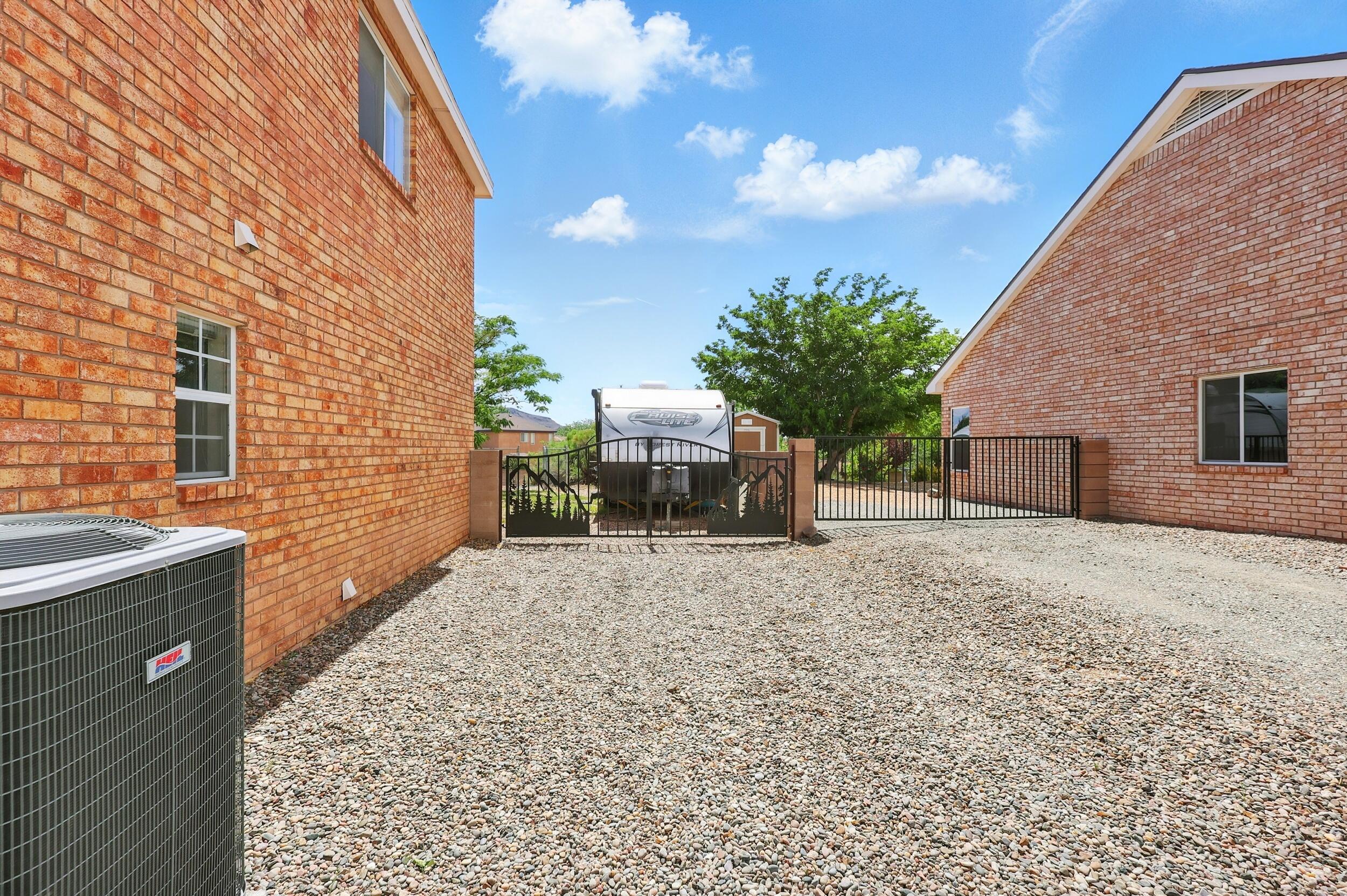 1401 CERRO CRESTADO Drive NW