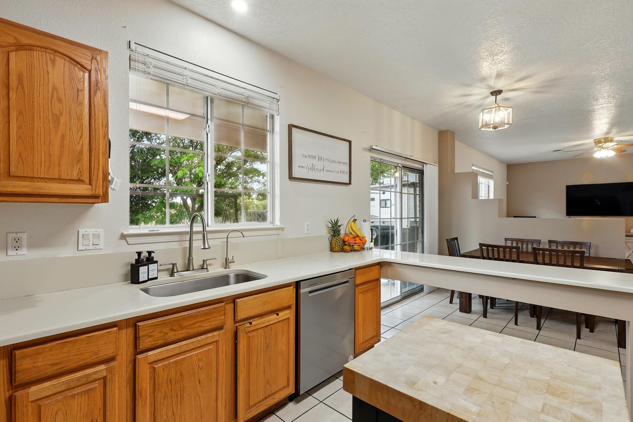 1401 CERRO CRESTADO Drive NW