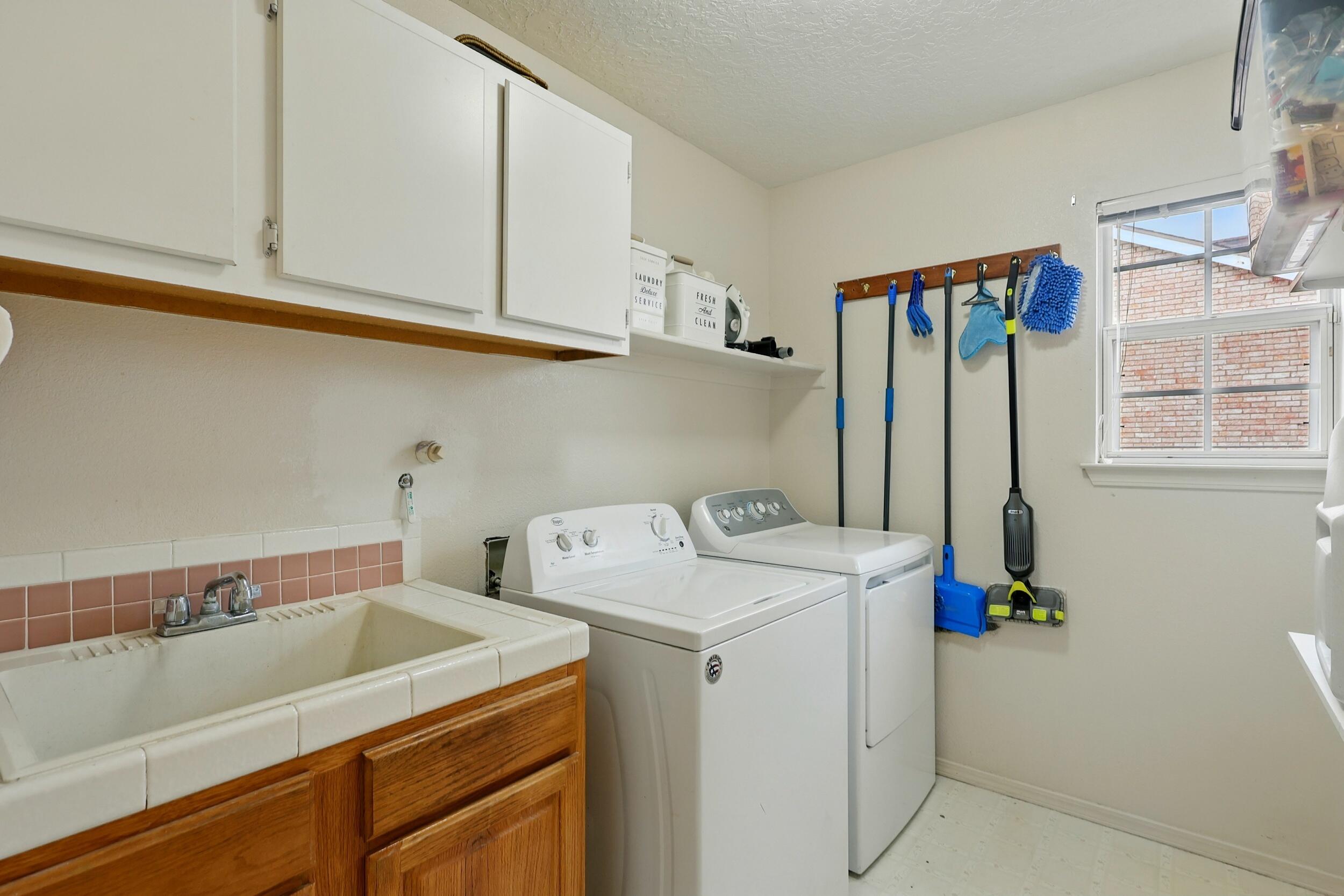 1401 CERRO CRESTADO Drive NW