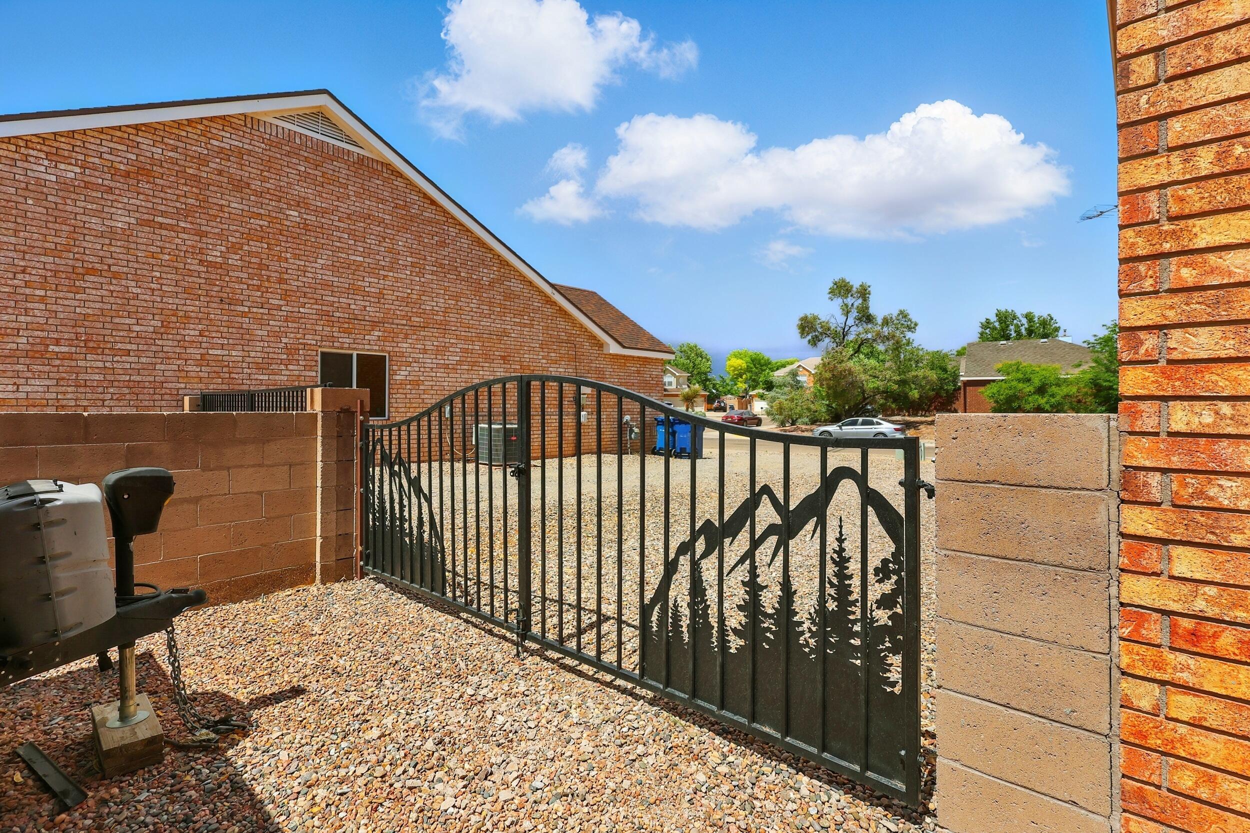 1401 CERRO CRESTADO Drive NW