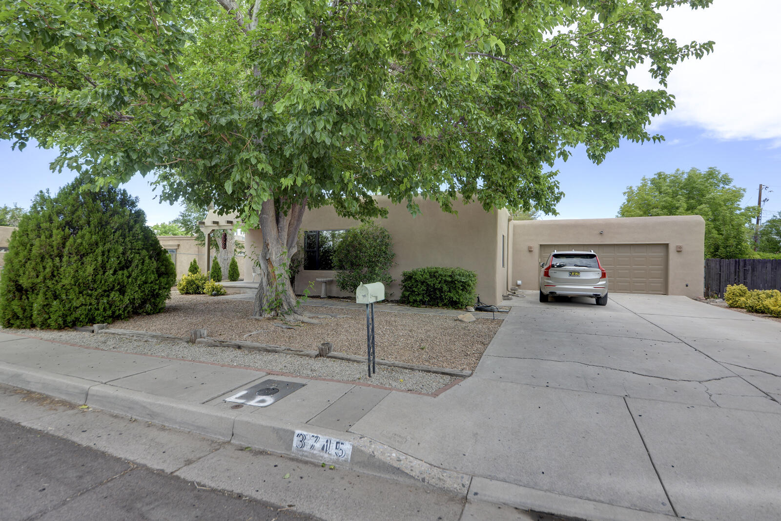 3745 MANCHESTER Drive NW