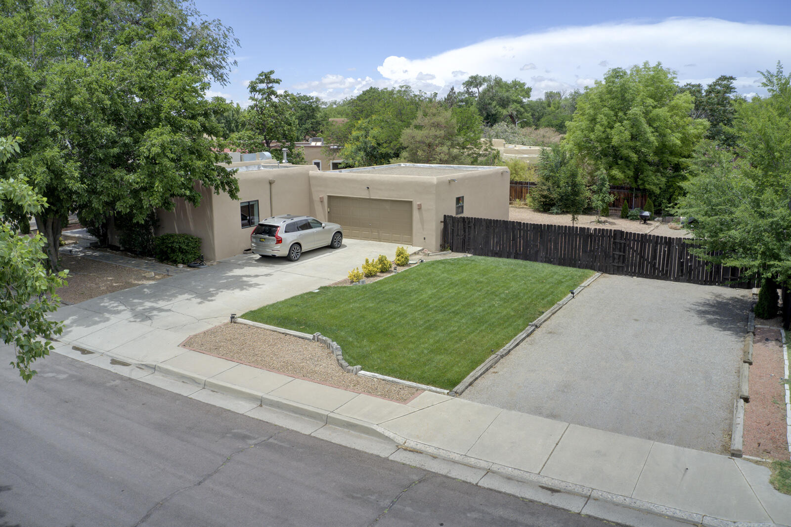 3745 MANCHESTER Drive NW