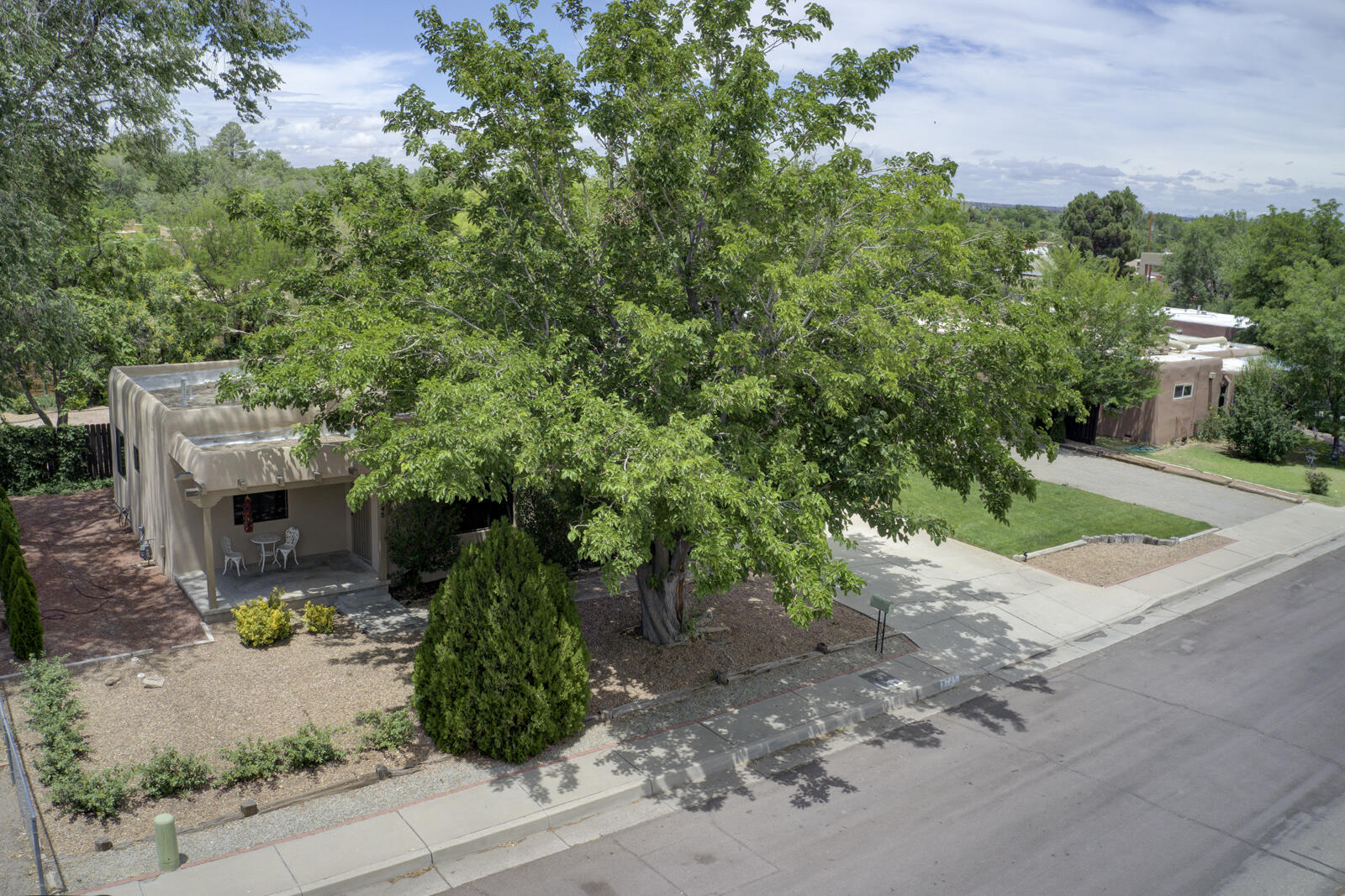 3745 MANCHESTER Drive NW