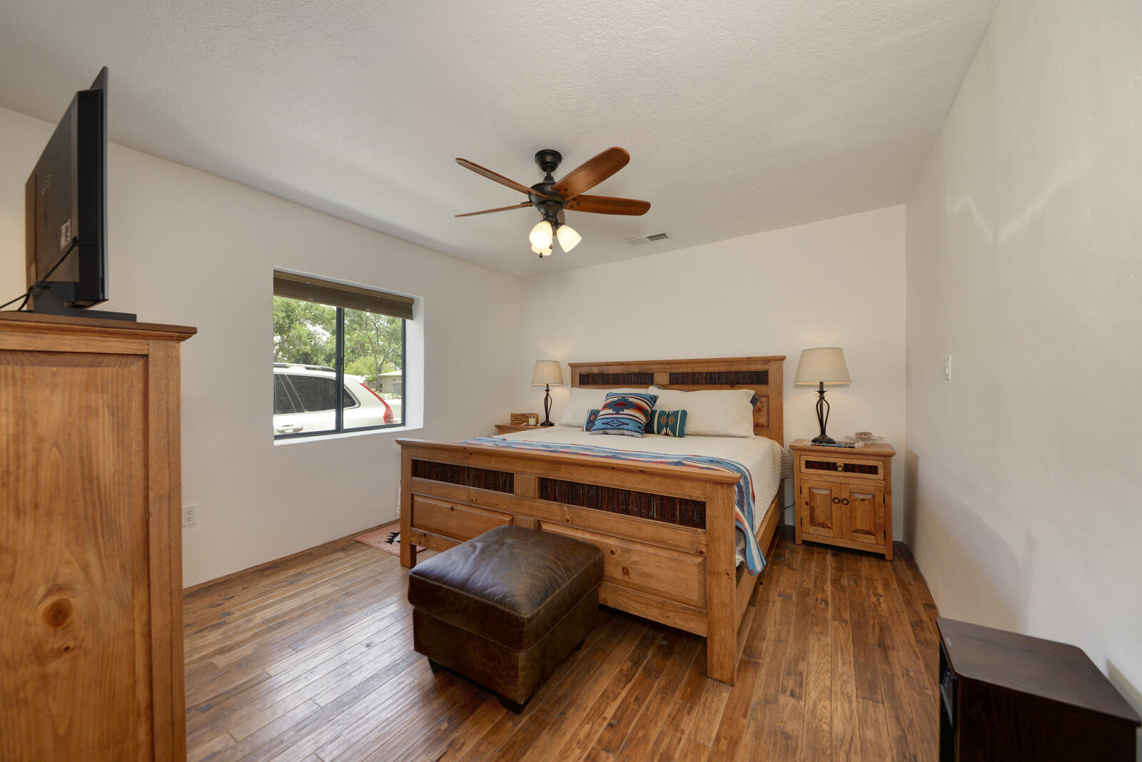 3745 MANCHESTER Drive NW