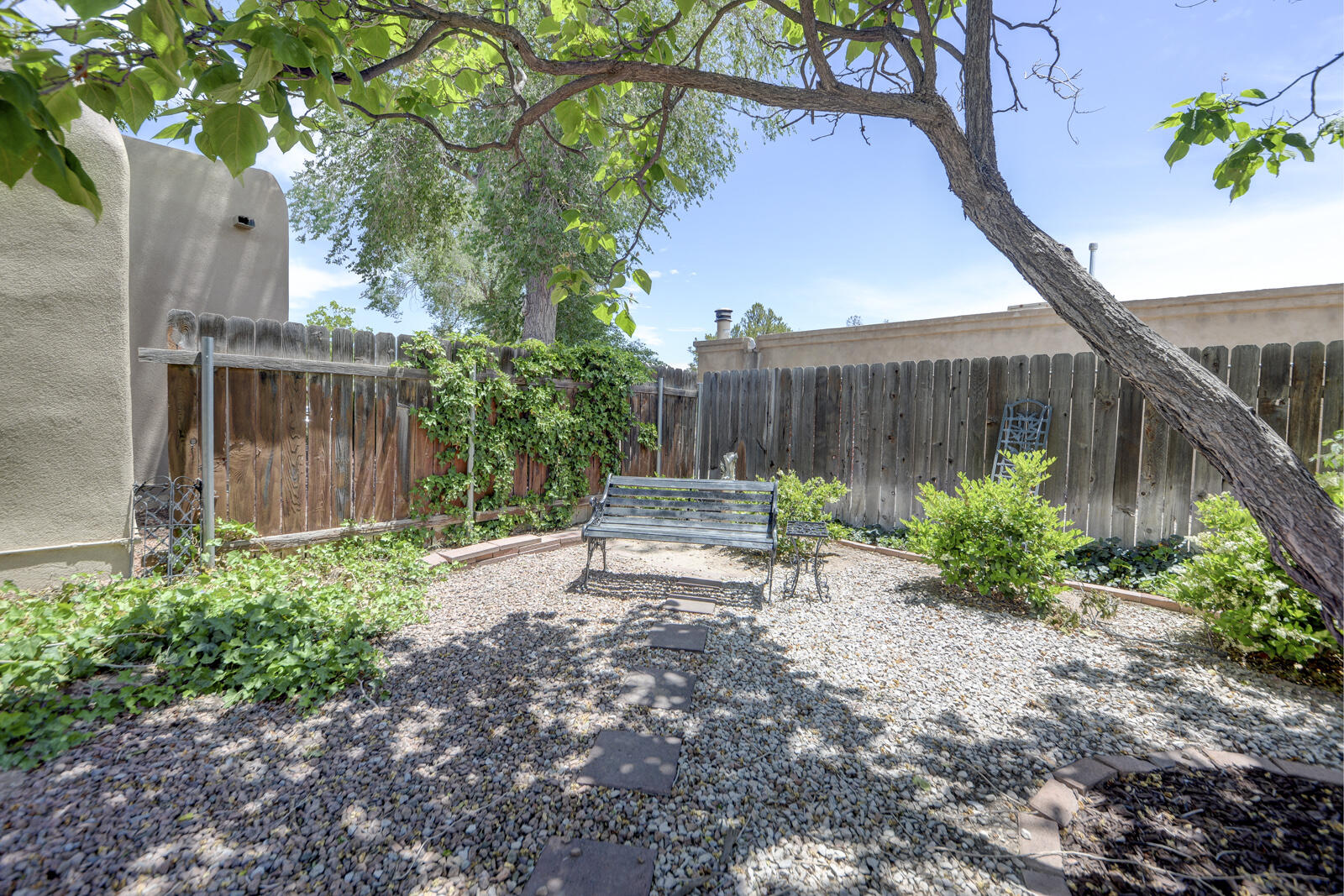 3745 MANCHESTER Drive NW