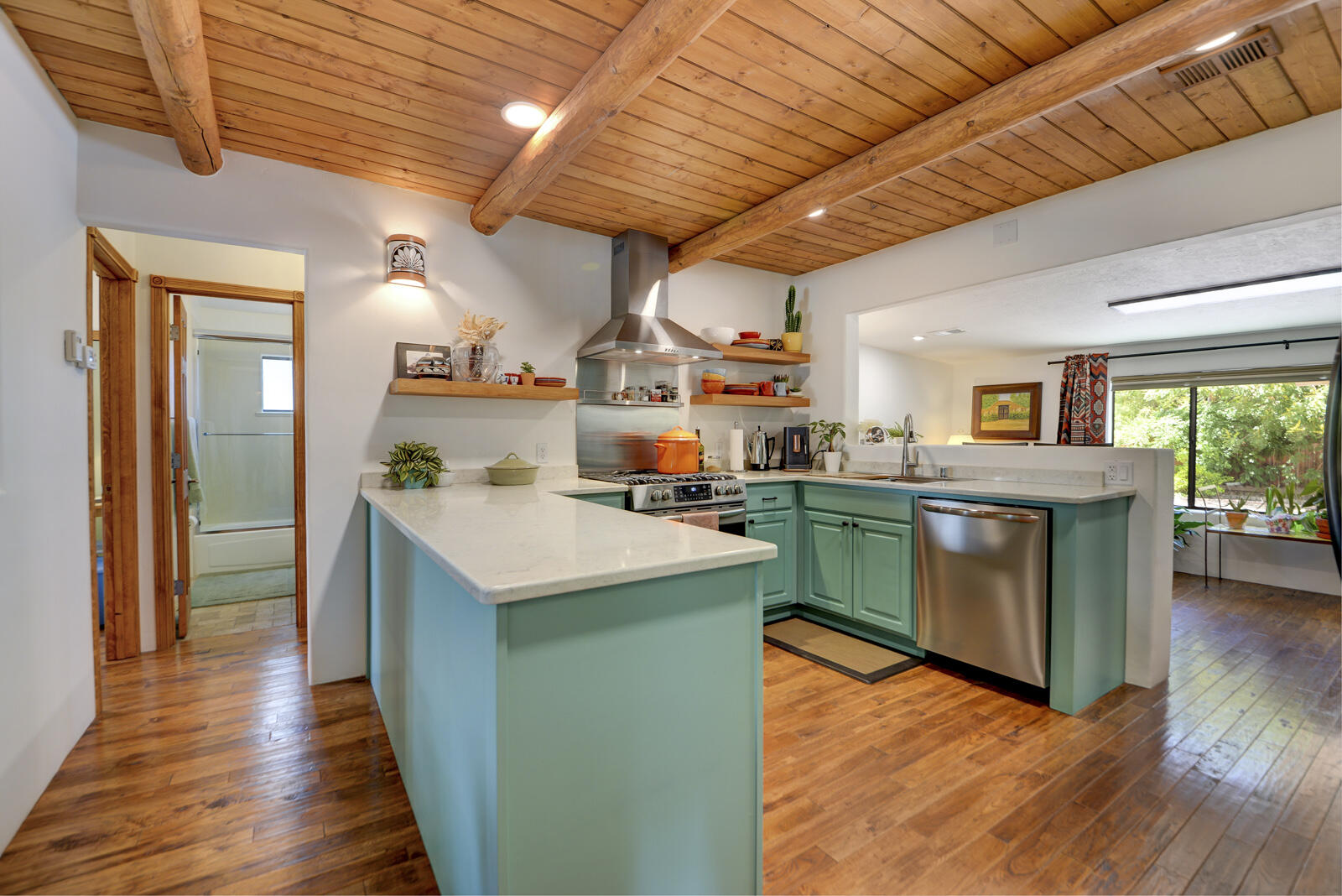 3745 MANCHESTER Drive NW