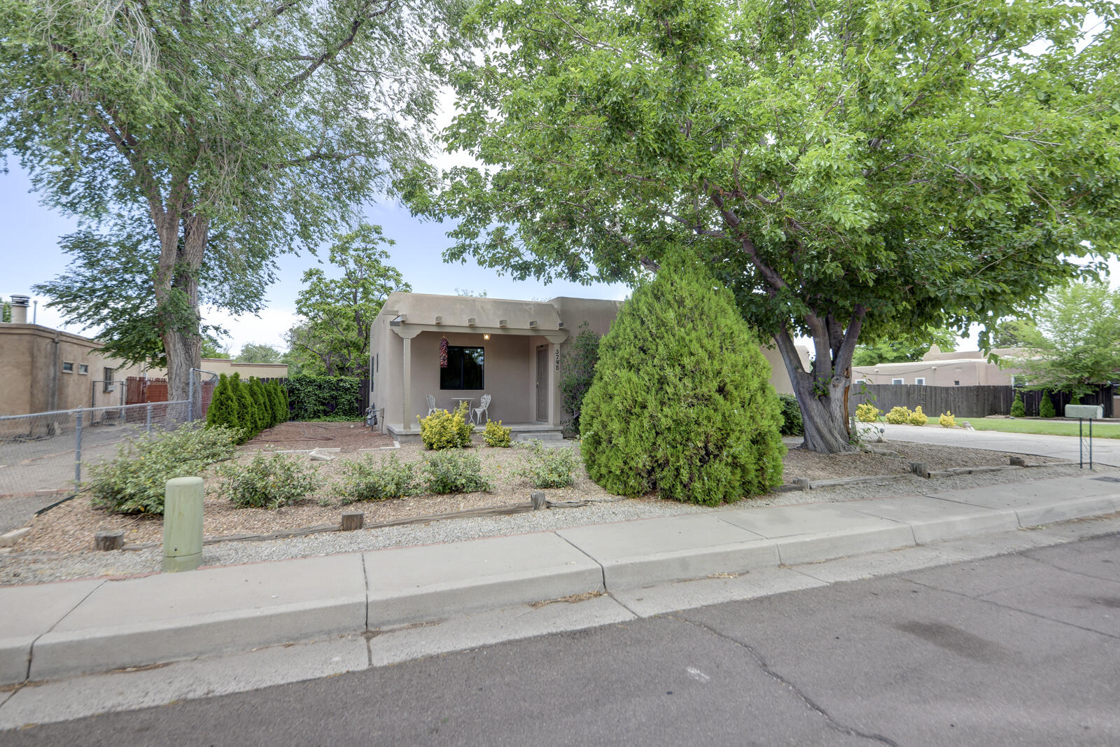 3745 MANCHESTER Drive NW