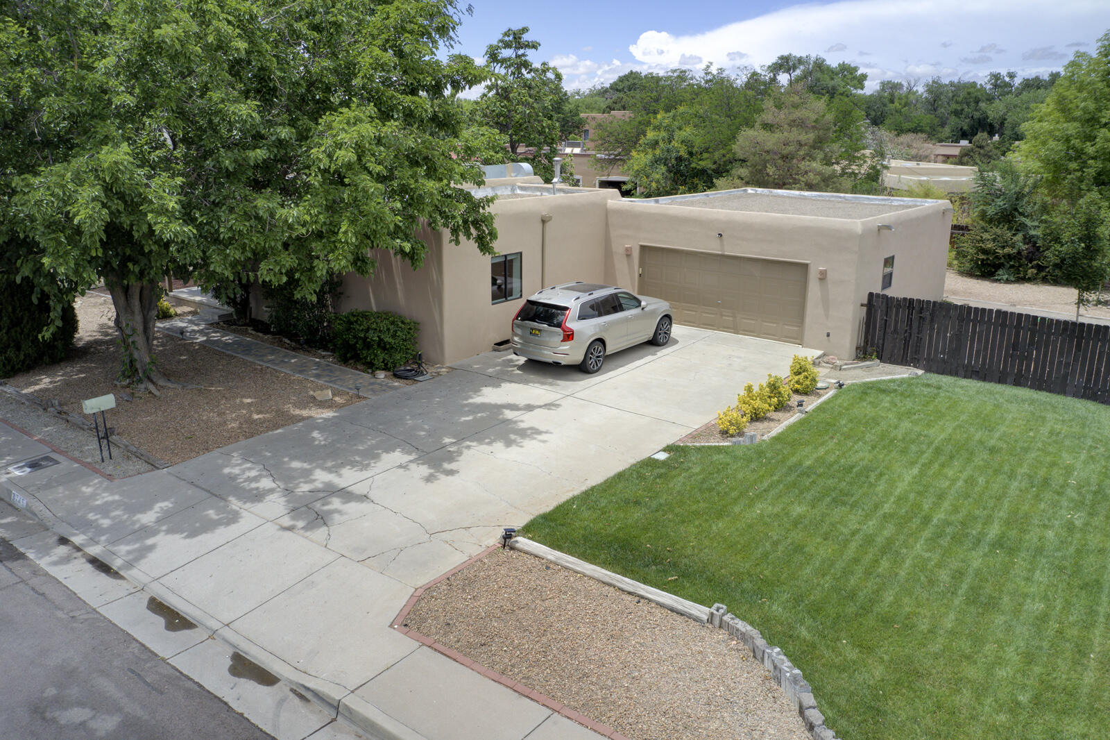 3745 MANCHESTER Drive NW