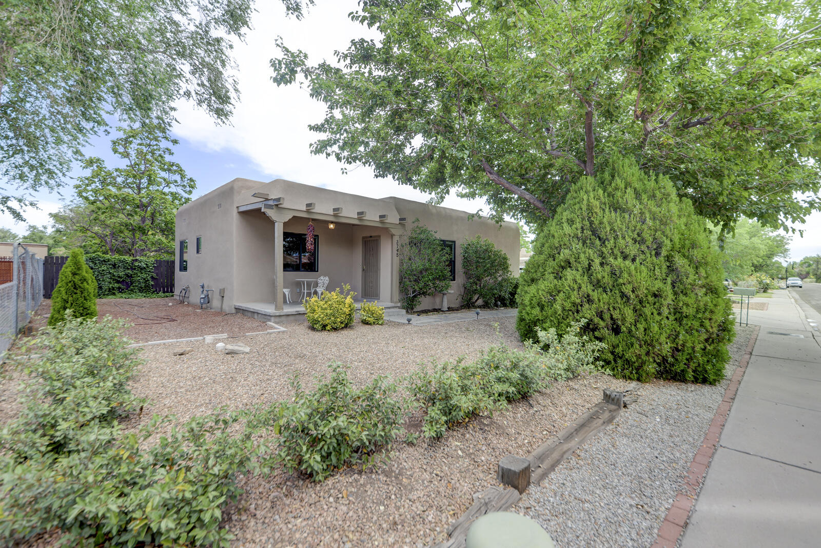 3745 MANCHESTER Drive NW