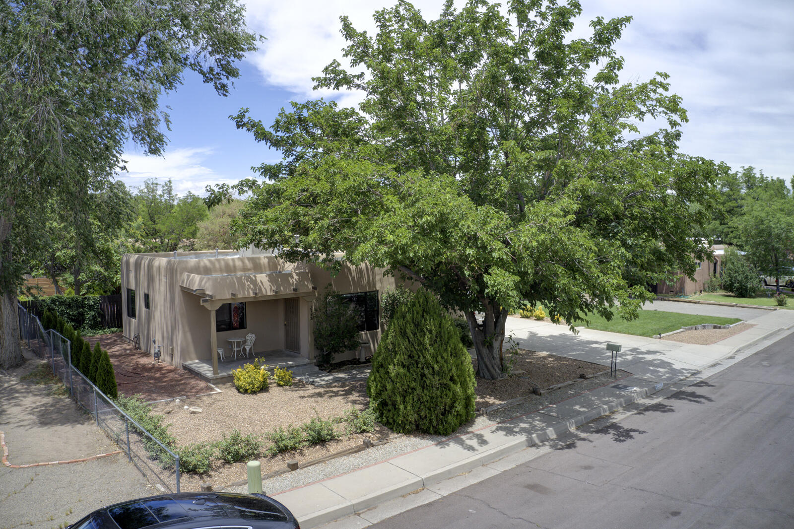 3745 MANCHESTER Drive NW