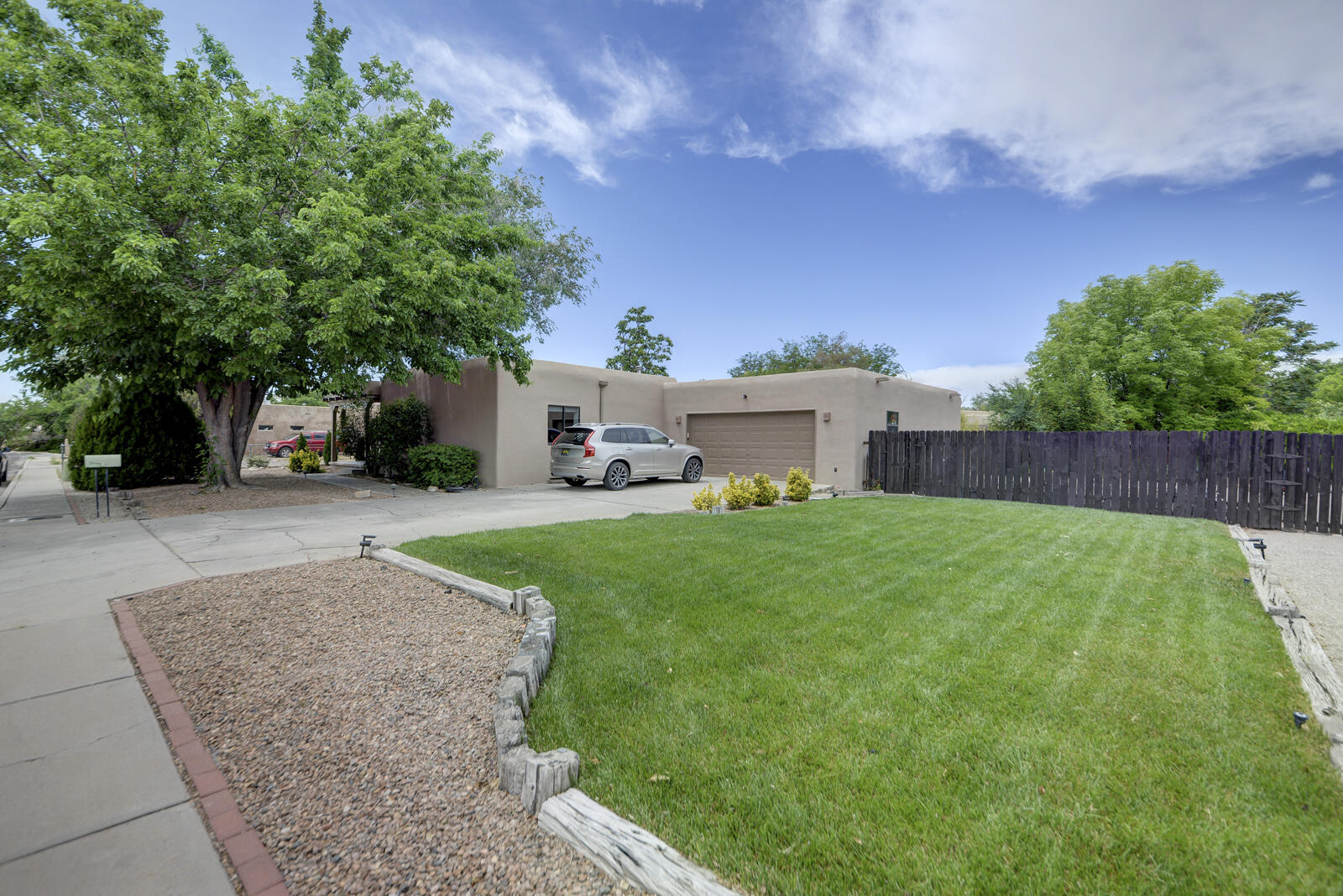 3745 MANCHESTER Drive NW