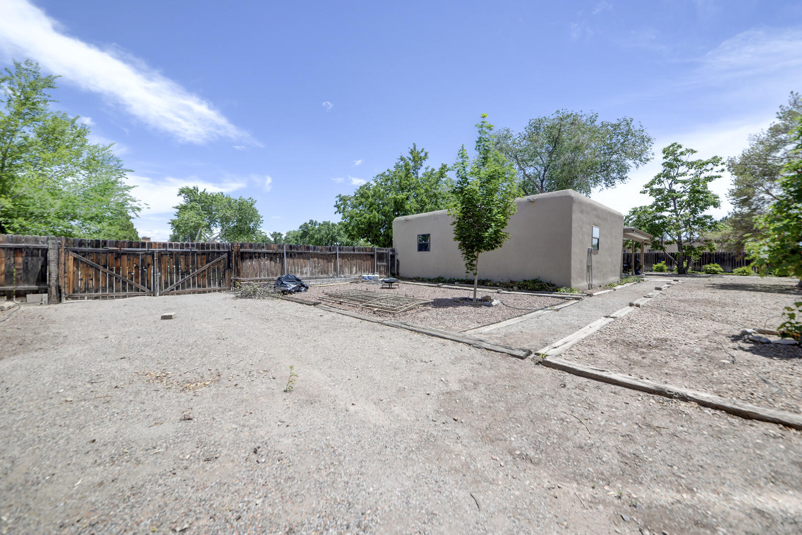 3745 MANCHESTER Drive NW