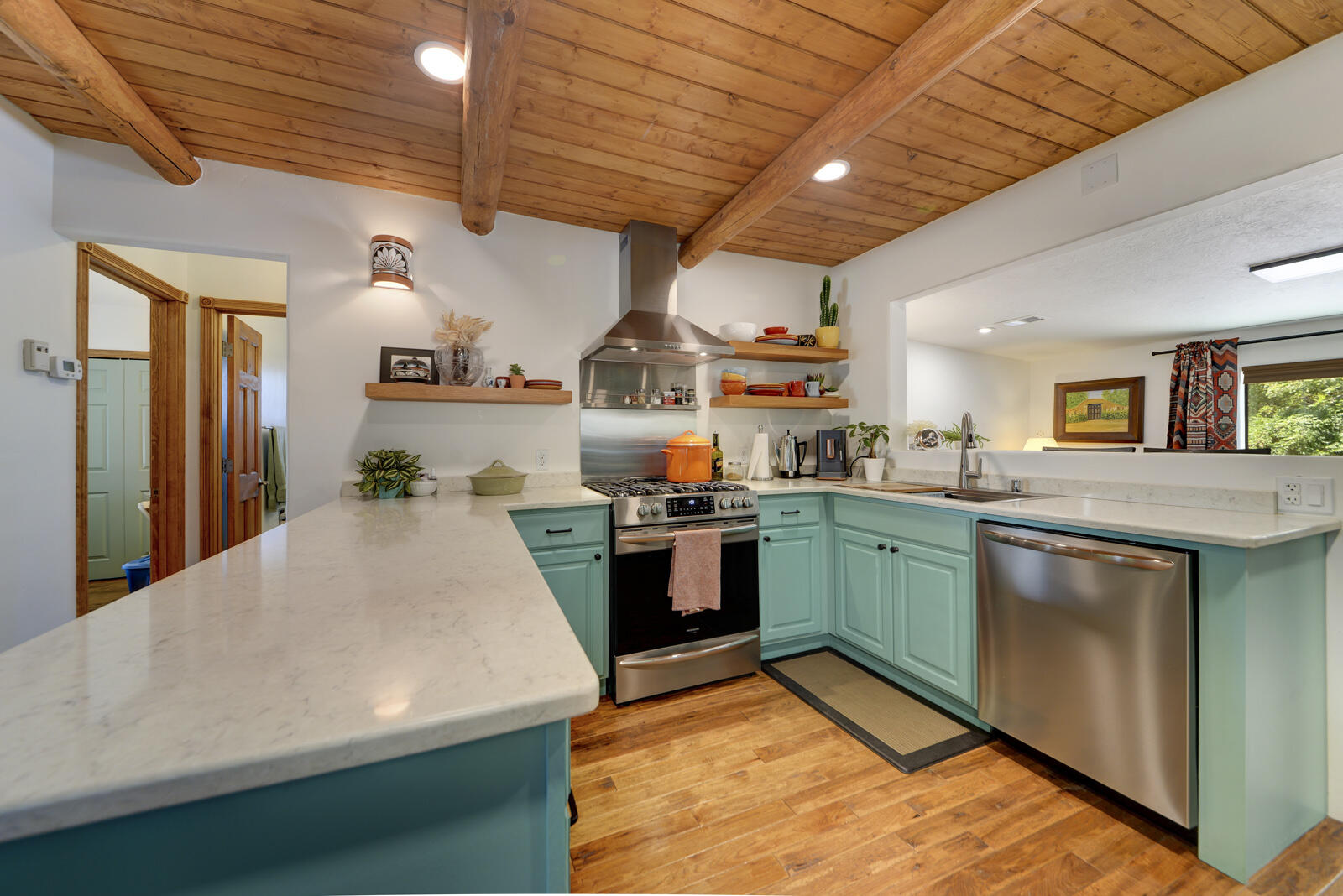 3745 MANCHESTER Drive NW