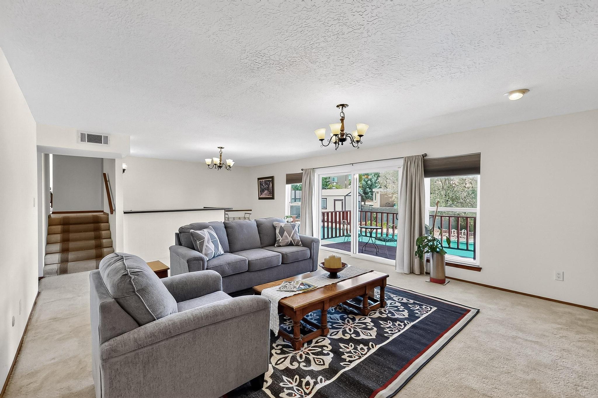 715 PARKSIDE Drive NE