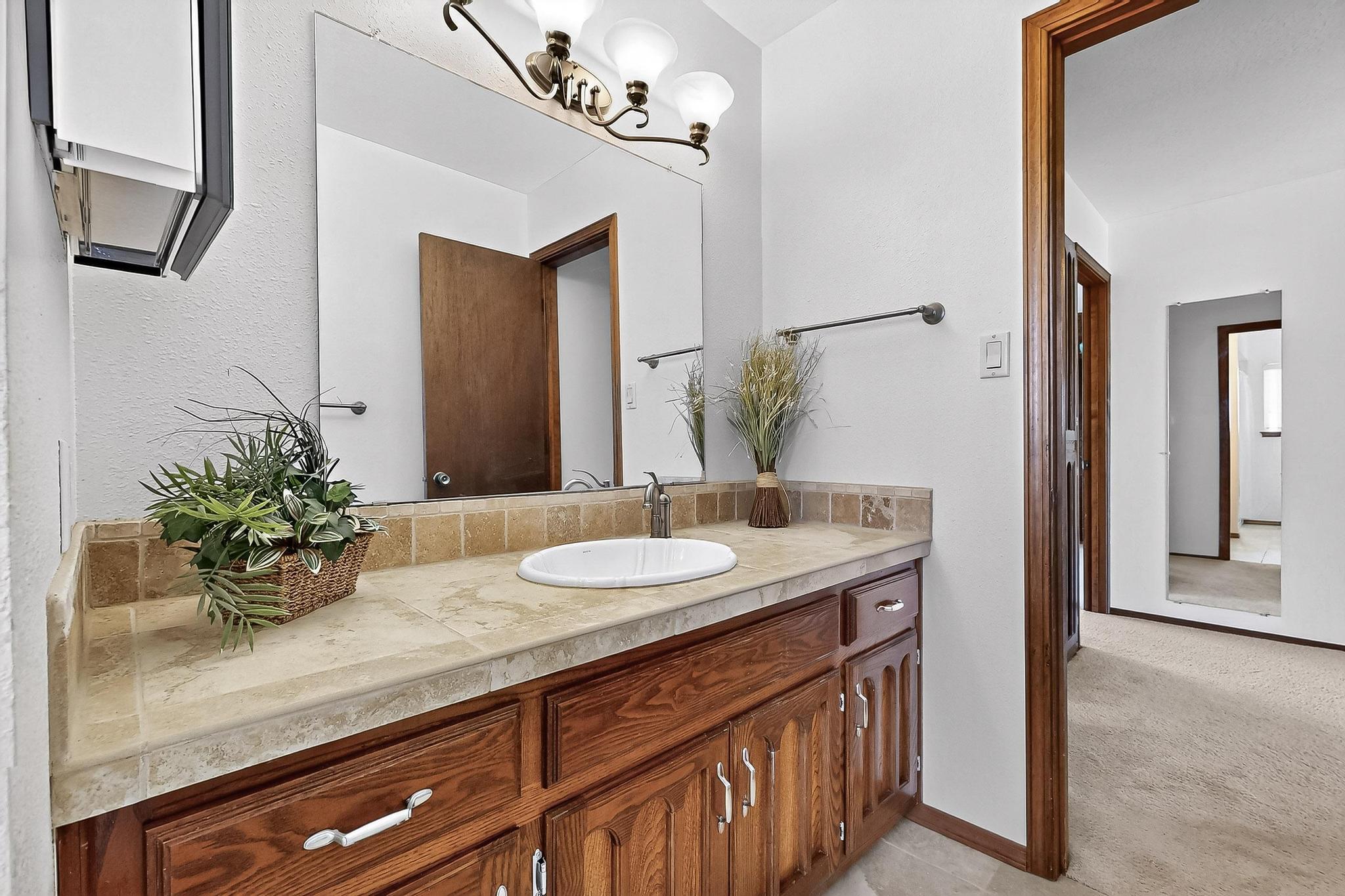 715 PARKSIDE Drive NE