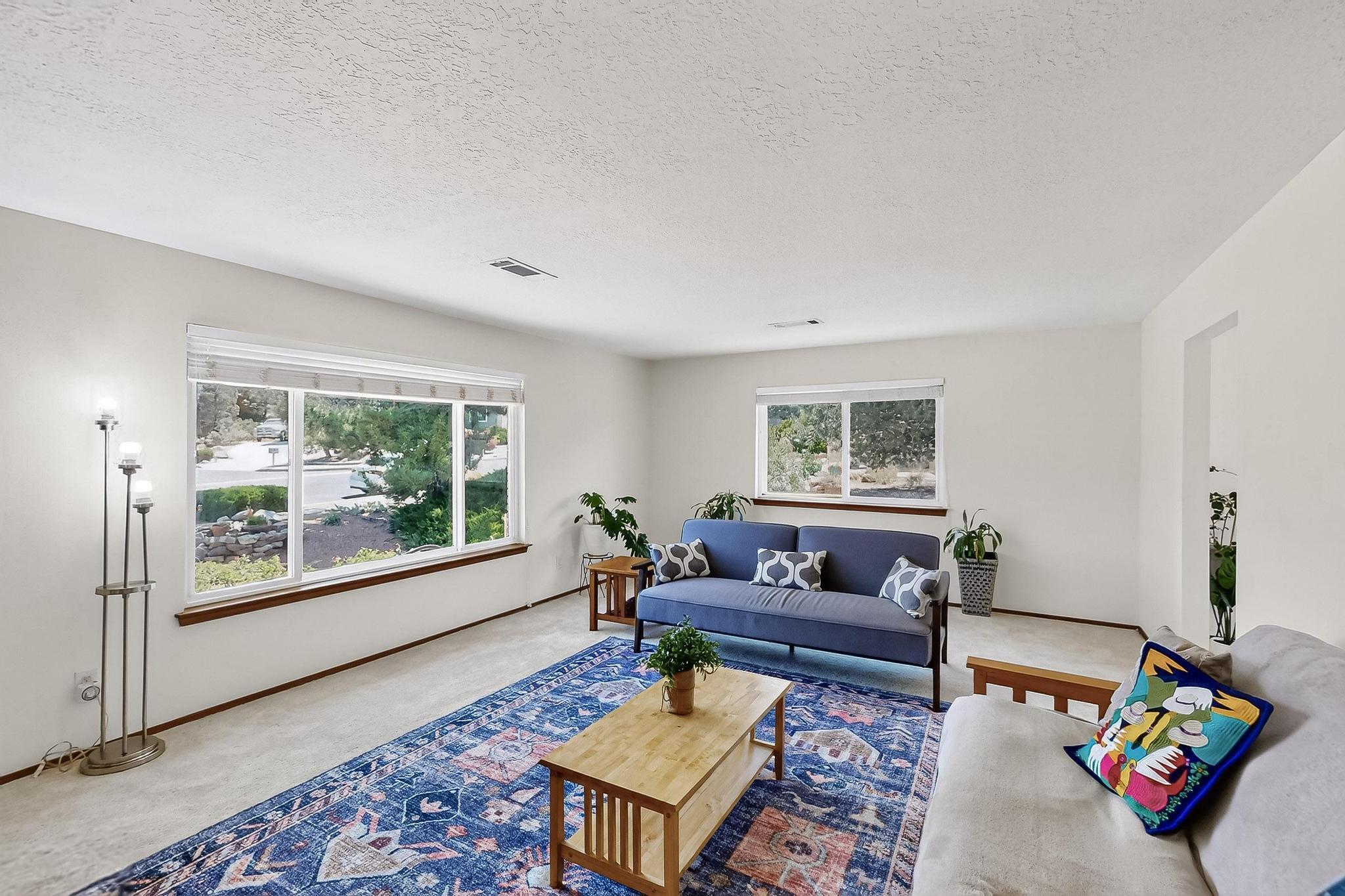 715 PARKSIDE Drive NE