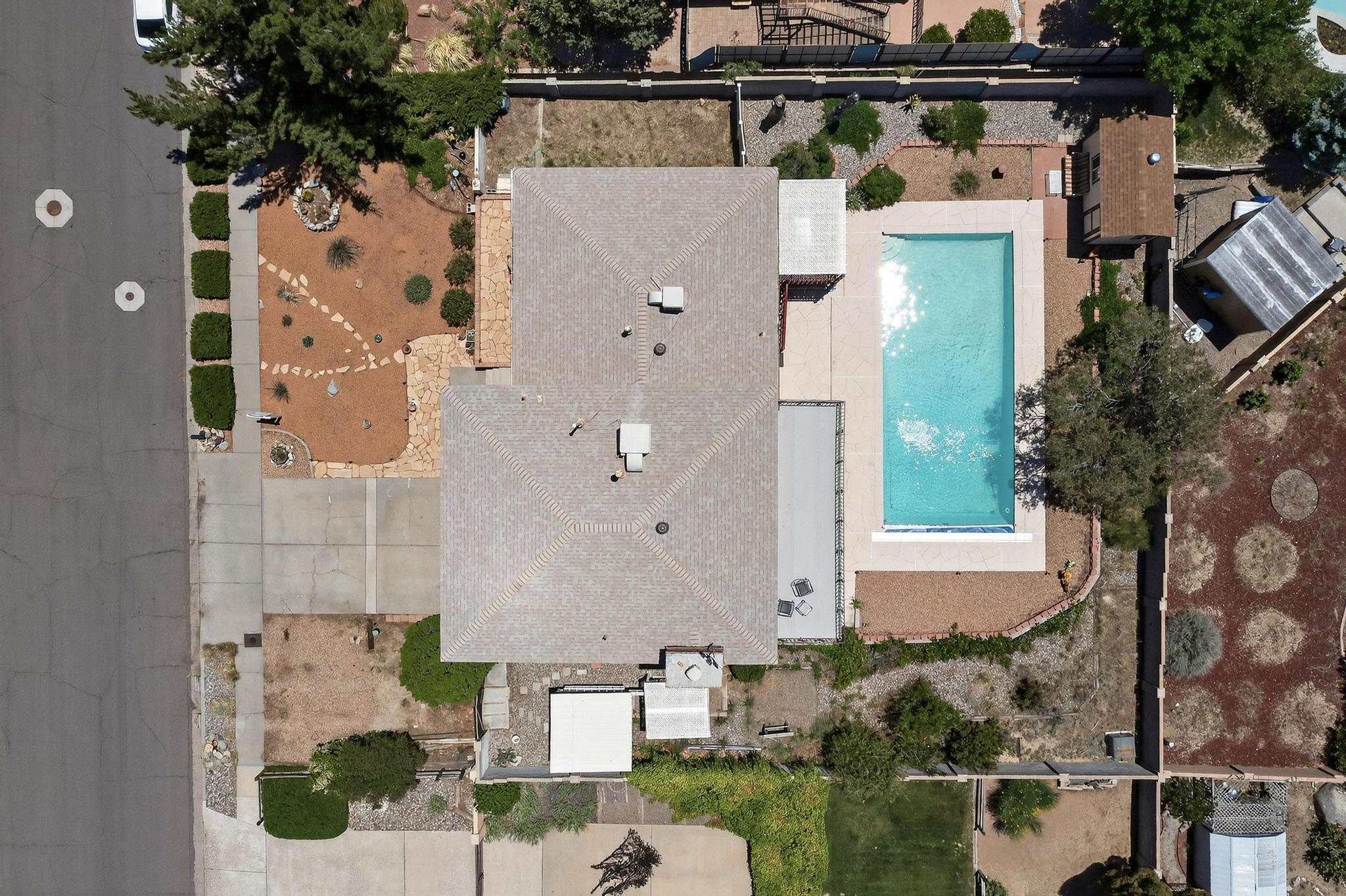 715 PARKSIDE Drive NE